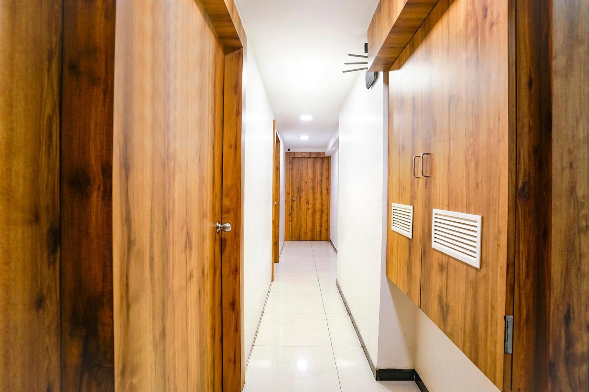 Fabhotel Shiv Leela Grand 3*