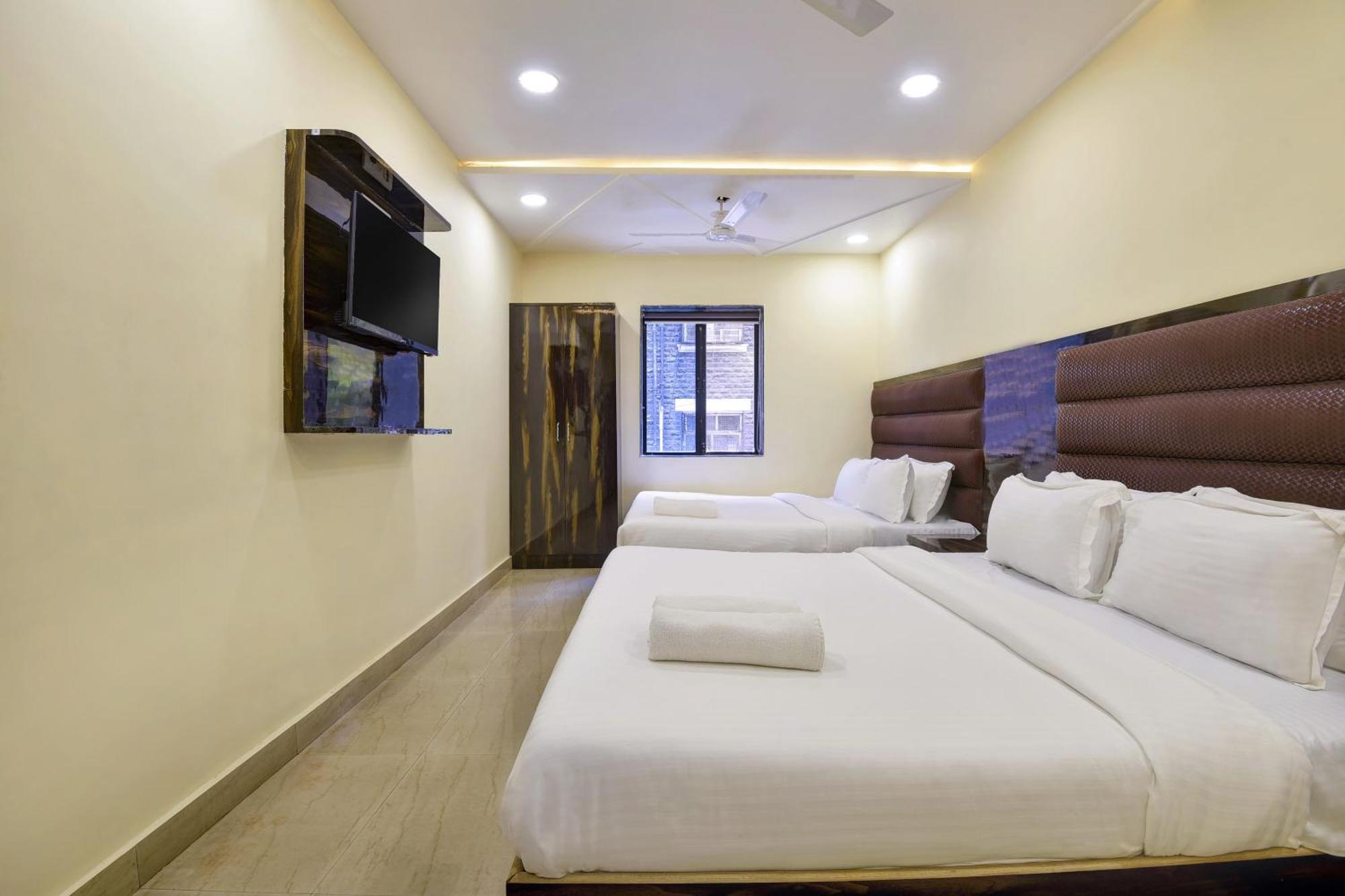 Deluxe Hotel Mumbai