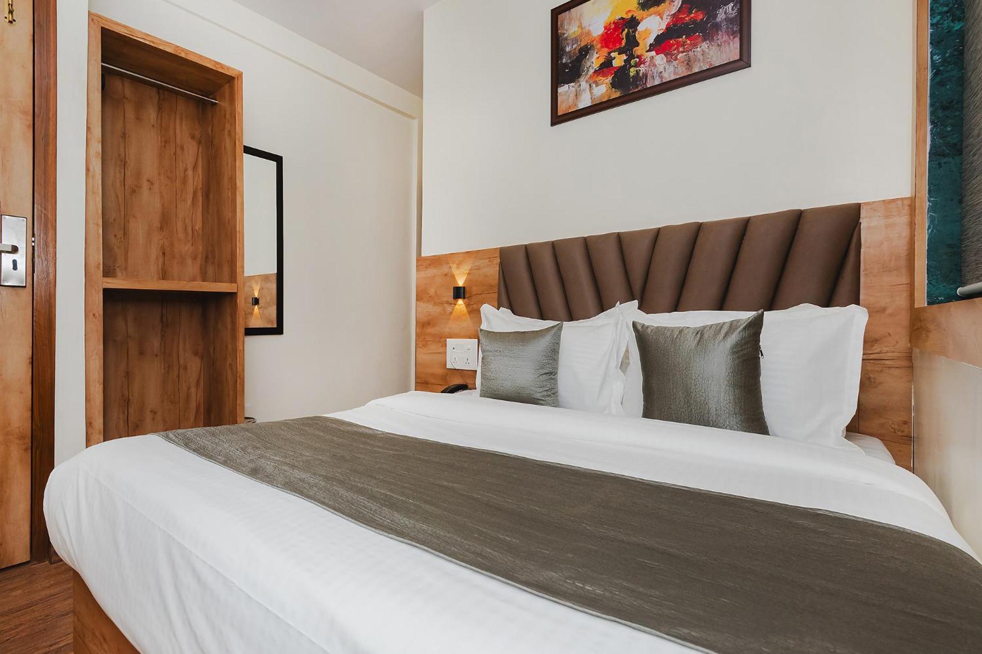 Fabhotel Airport Palace - Nr International Airport Mumbai