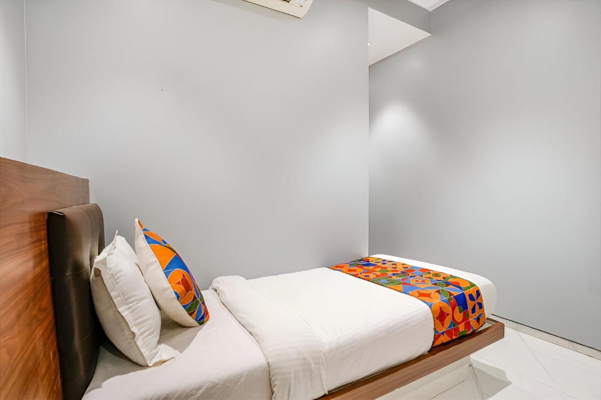 Guest house Glitz Powai Nr Iit - Powai *