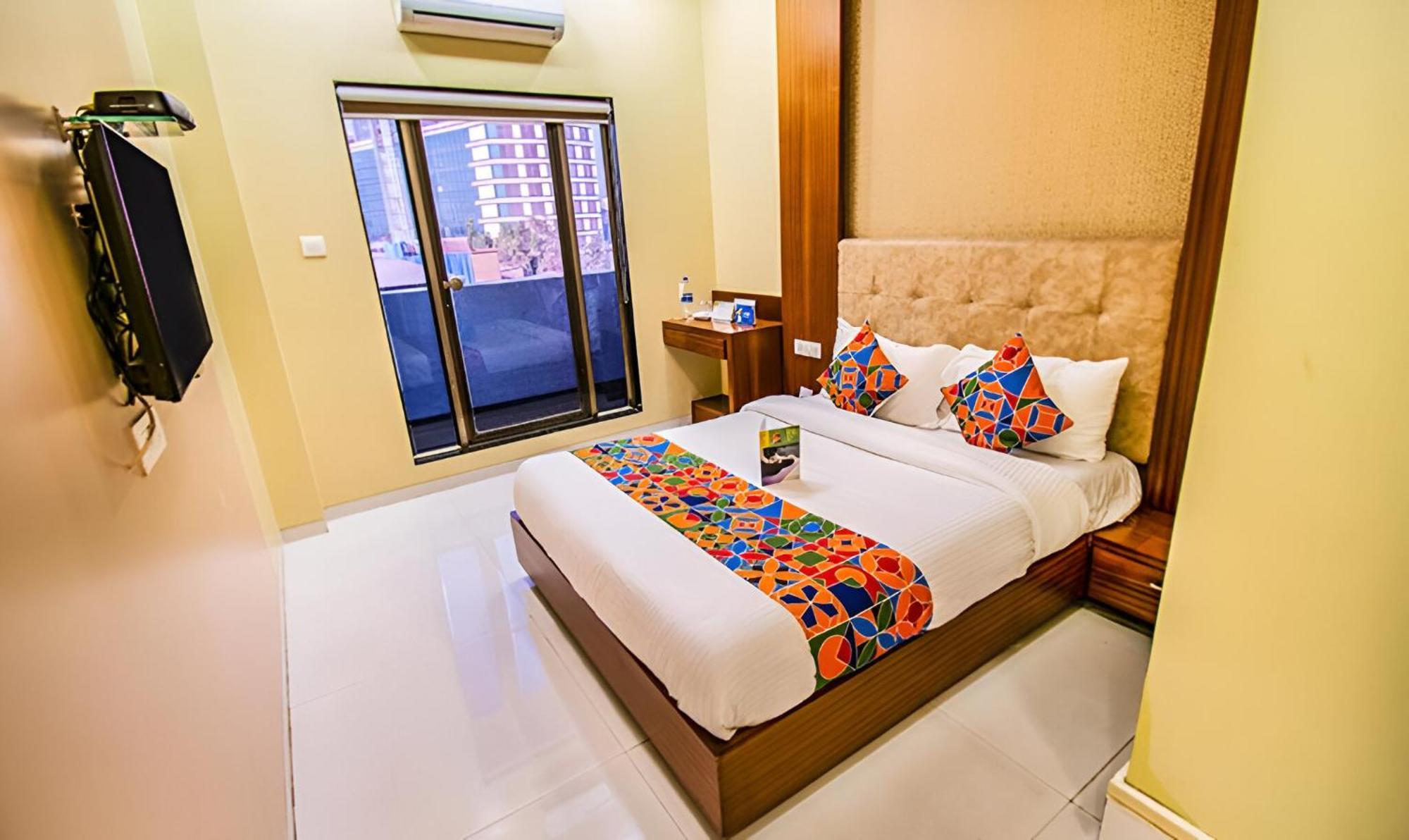 Guest house Glitz New Seven Hills - Nr International Airport Mumbai