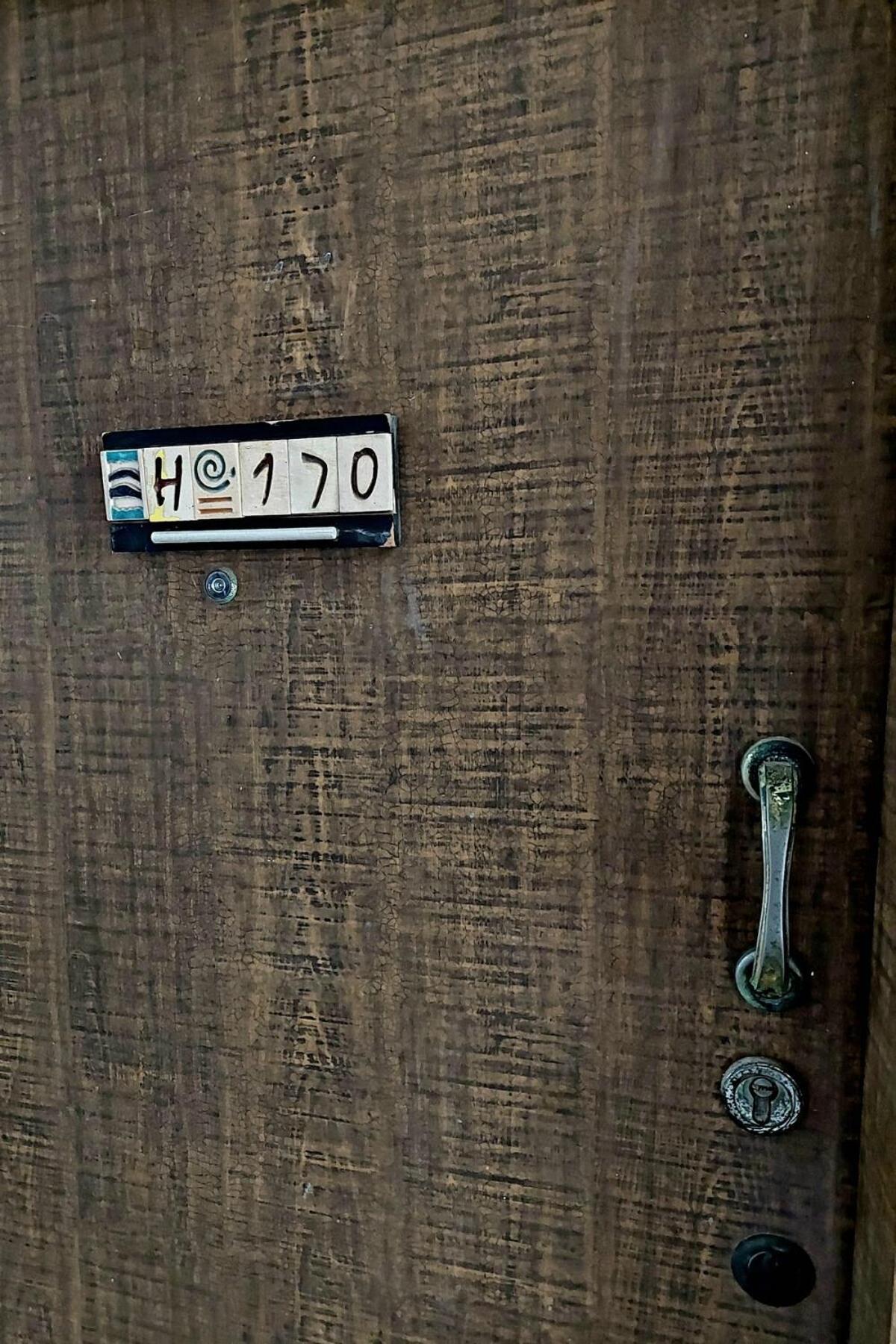 Cosy Artistic In Andheri Apartment