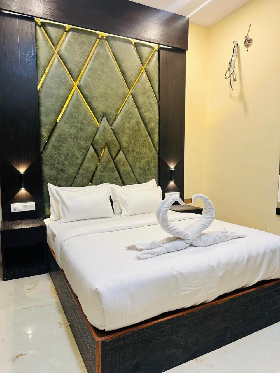 Sky Suite-sahar Cargo And Intl Airport * Mumbai
