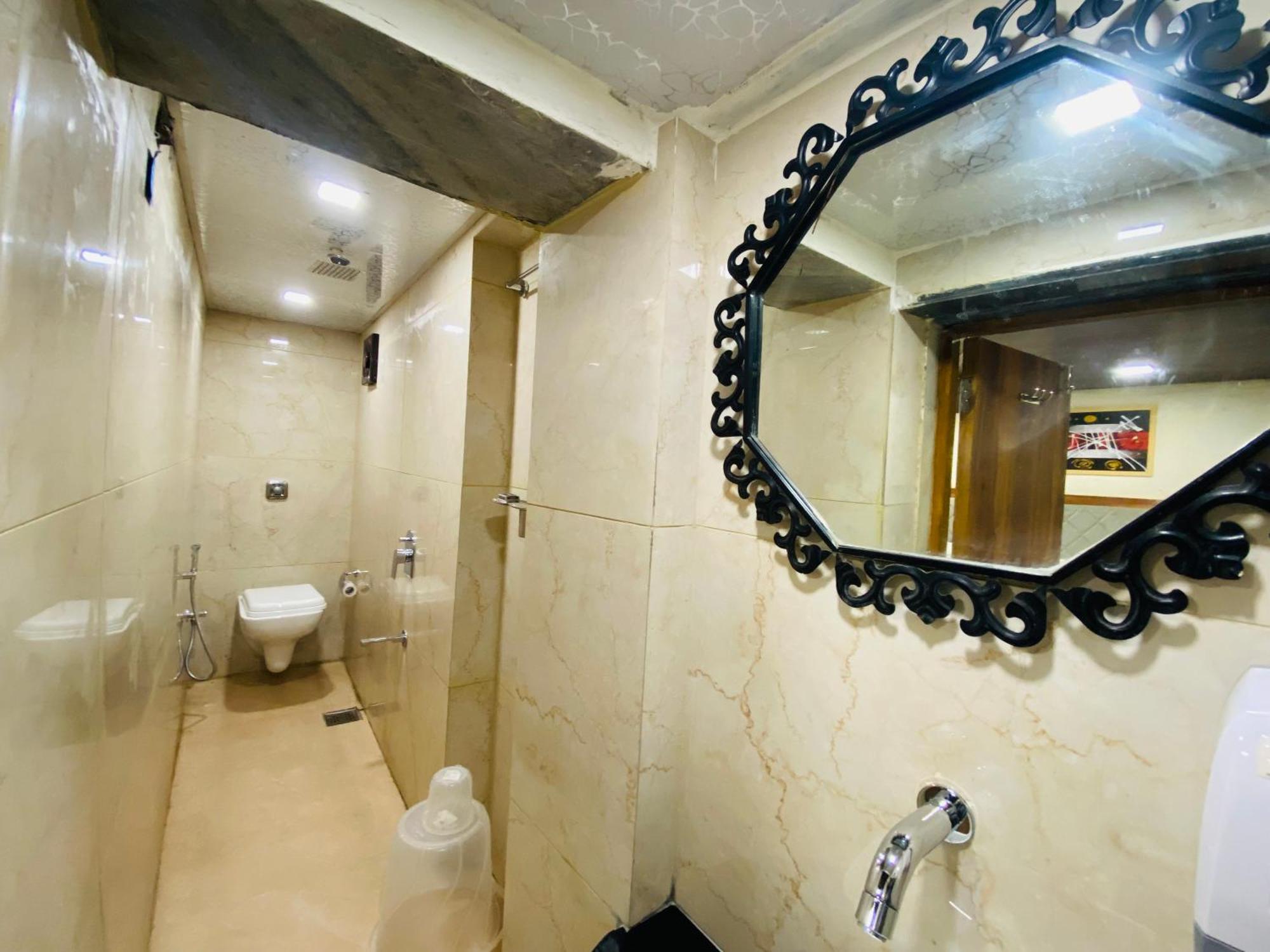 Avk With Kitchen Near Versova 3* Mumbai