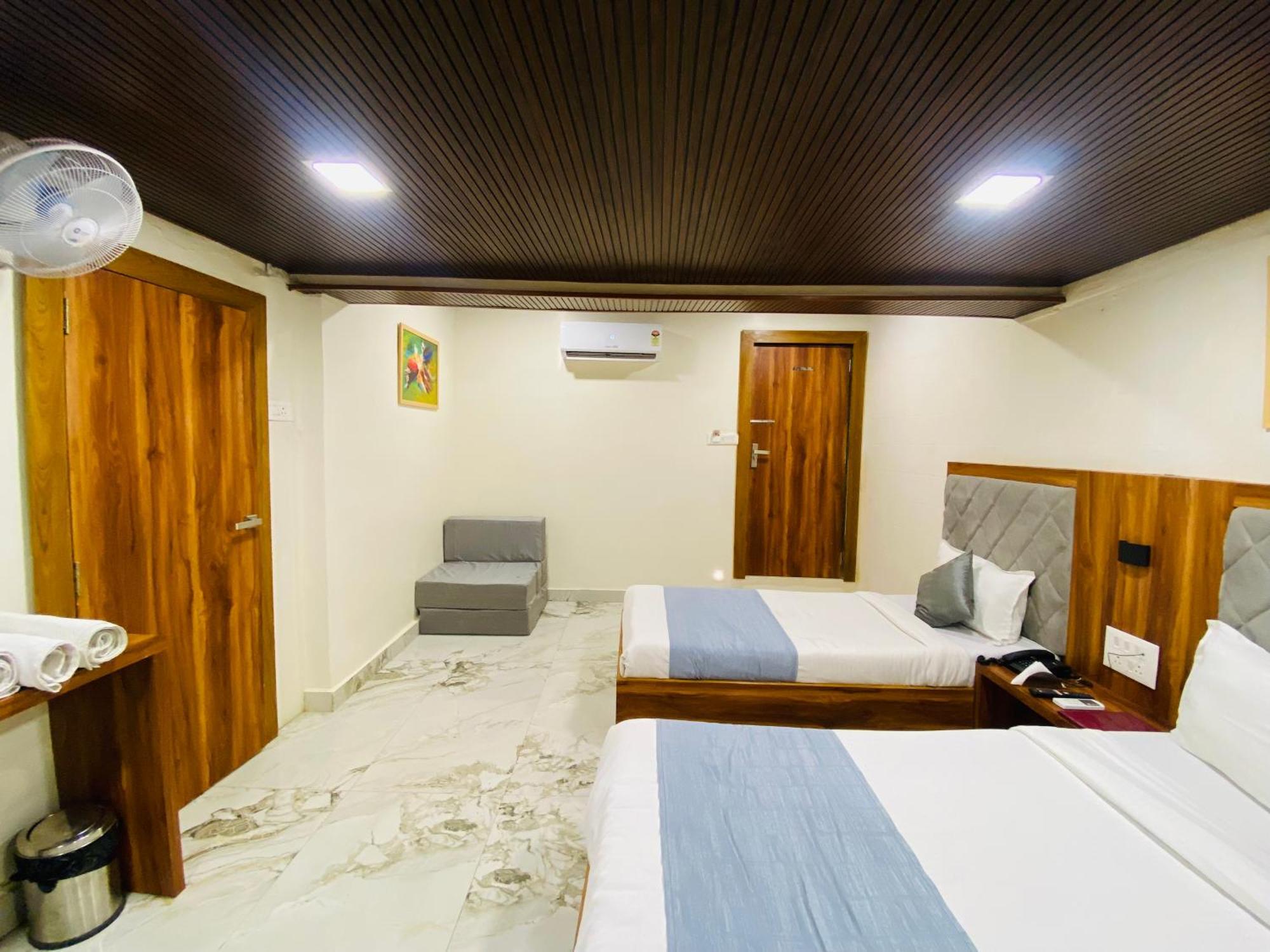 Hotel Avk With Kitchen Near Versova Mumbai