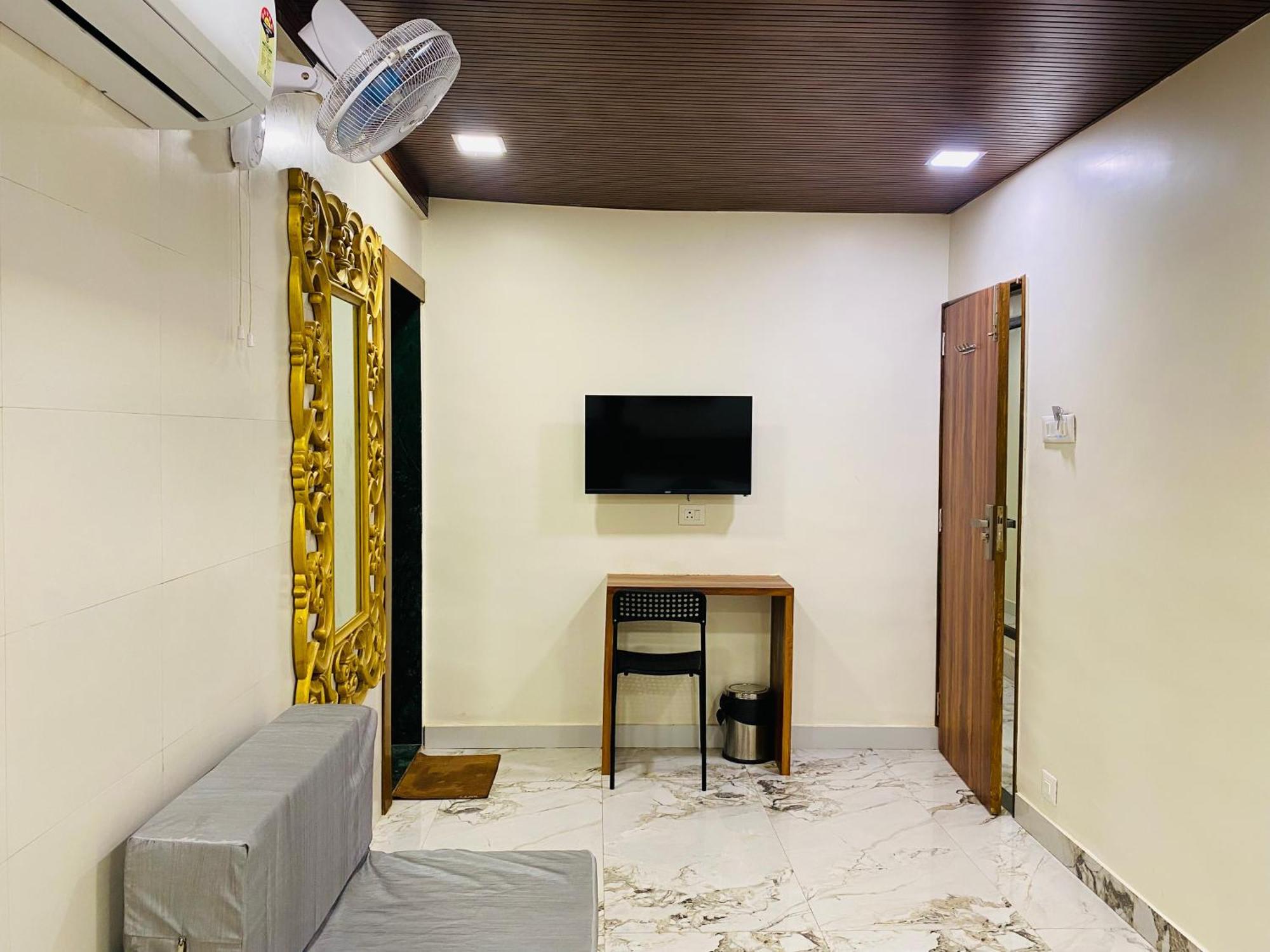 Hotel Avk With Kitchen Near Versova 3*
