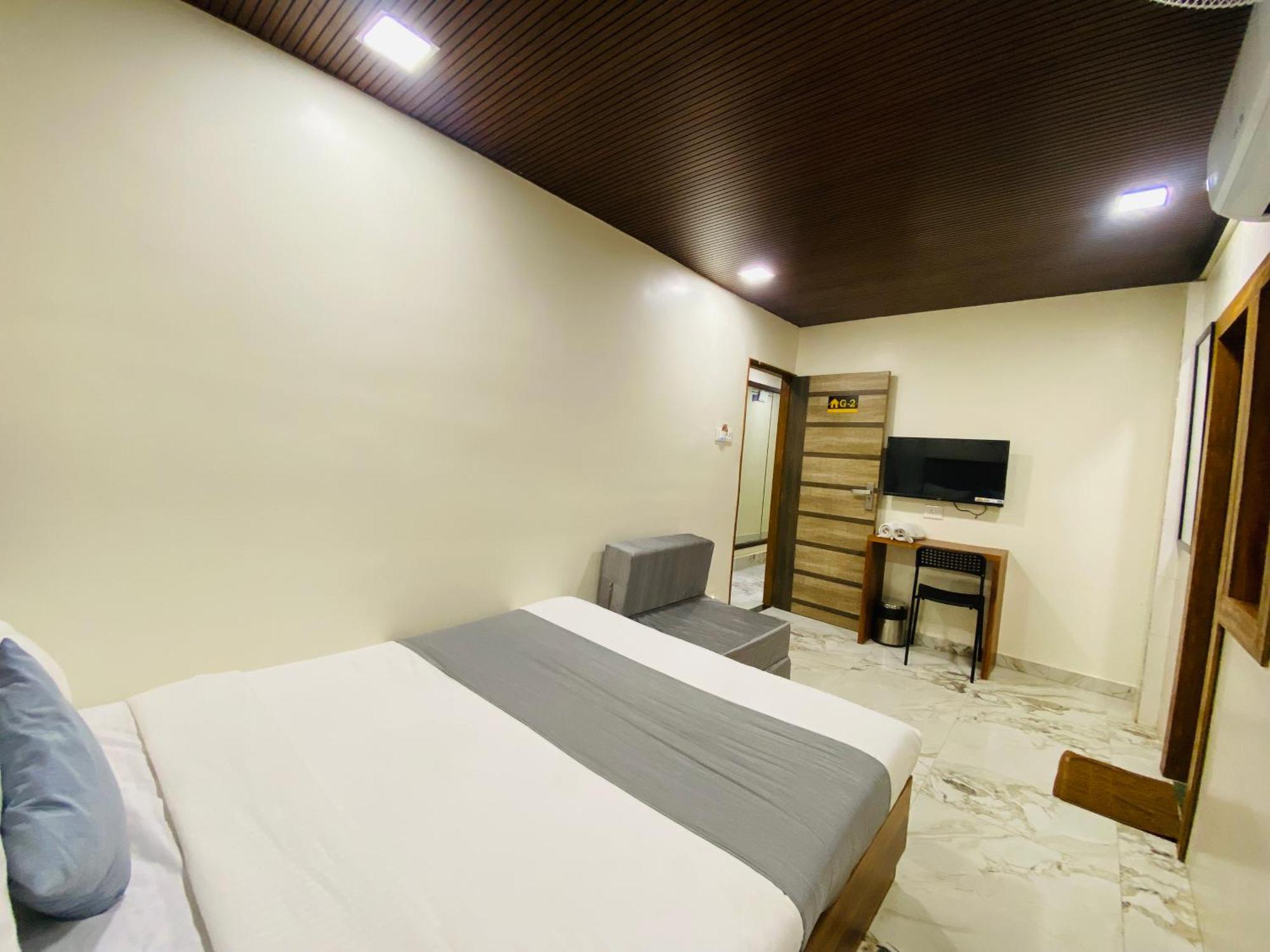 Avk With Kitchen Near Versova Mumbai