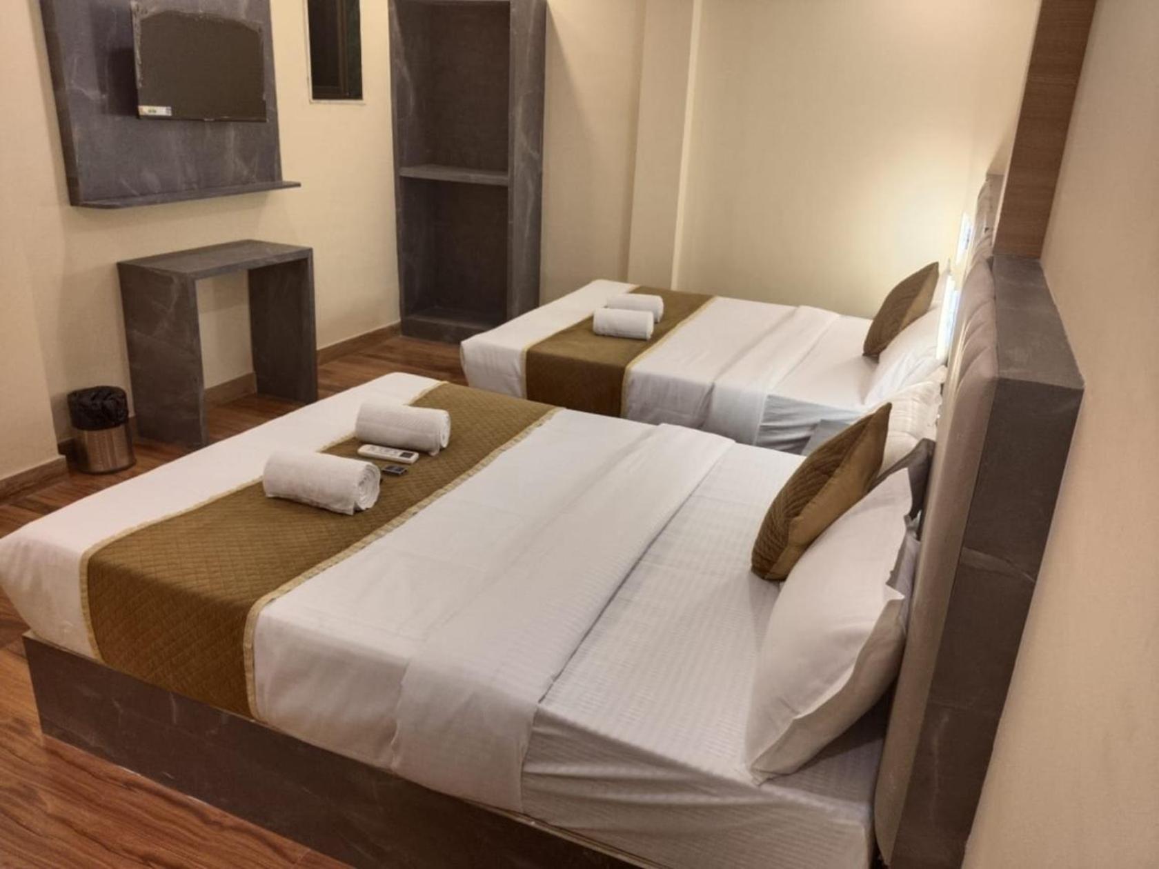 Hotel Crystal Castle Goregaon West Link Road, Mumbai 4*