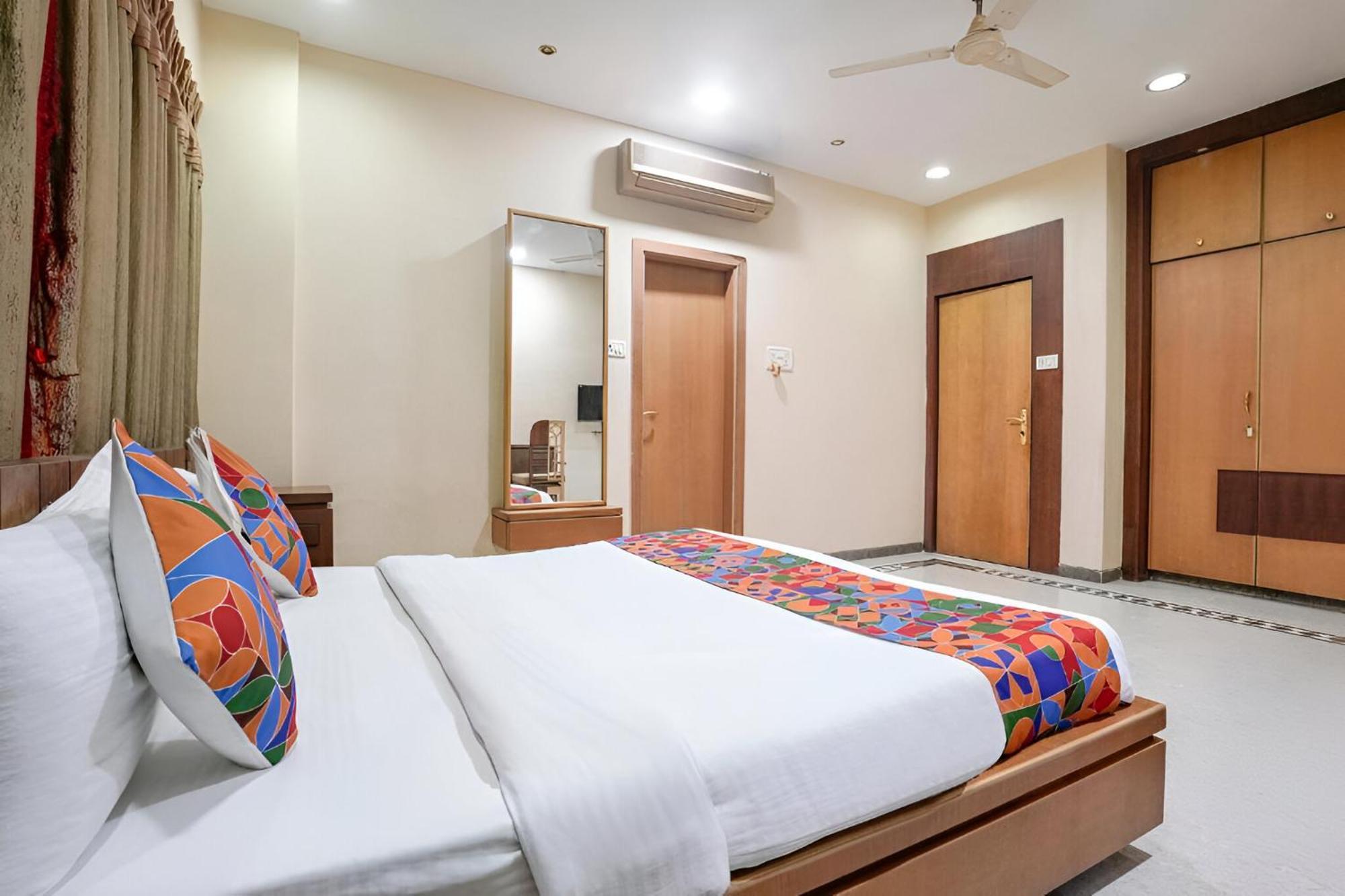 Retreats At Welcome Nr International Airport Apartment Mumbai