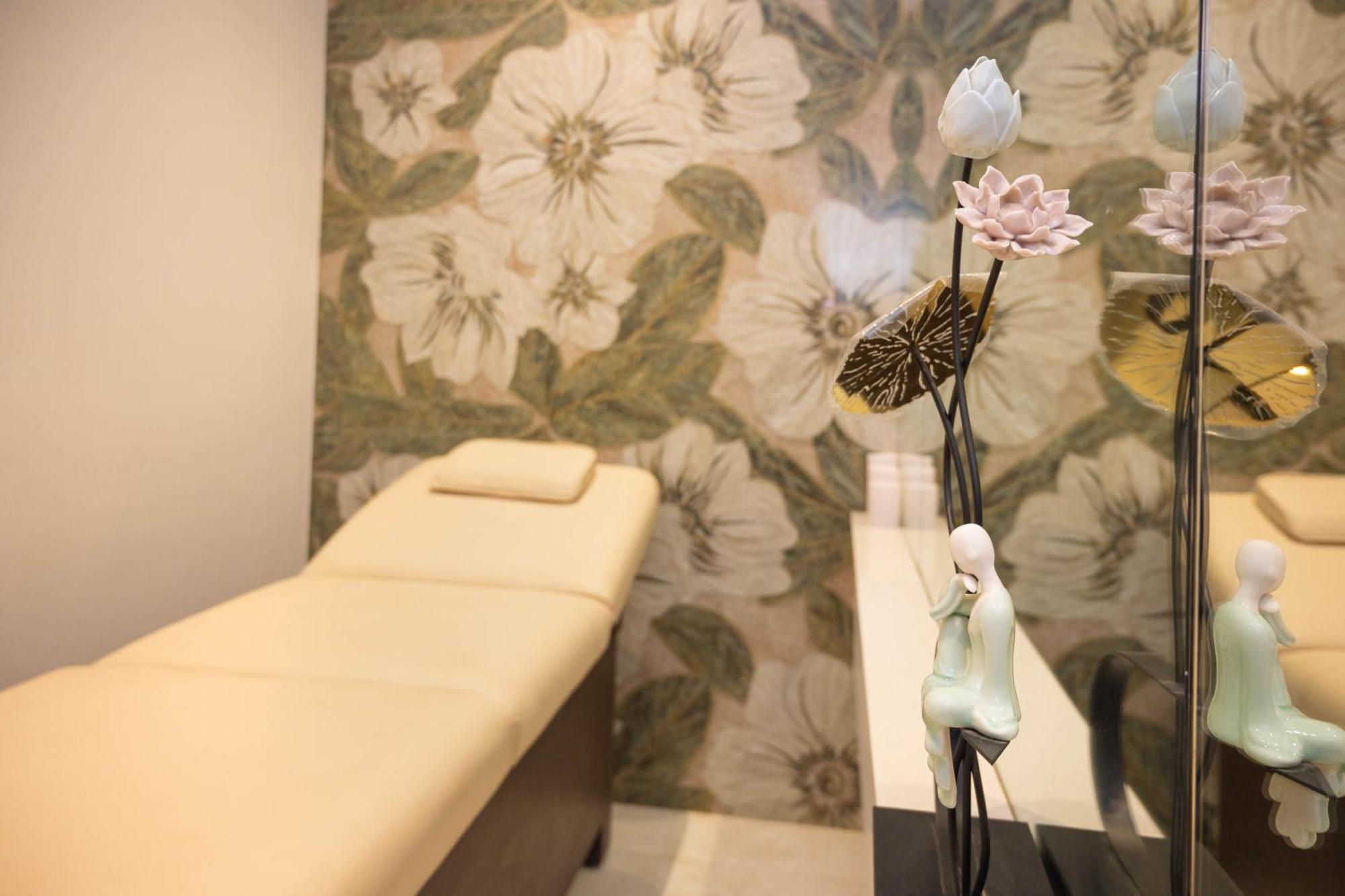 Z Bliss Suites, Bkc Hotel
