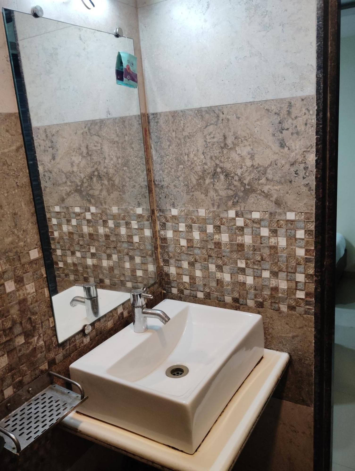 Hotel Crystal Park Near Nesco Exhibition Center *