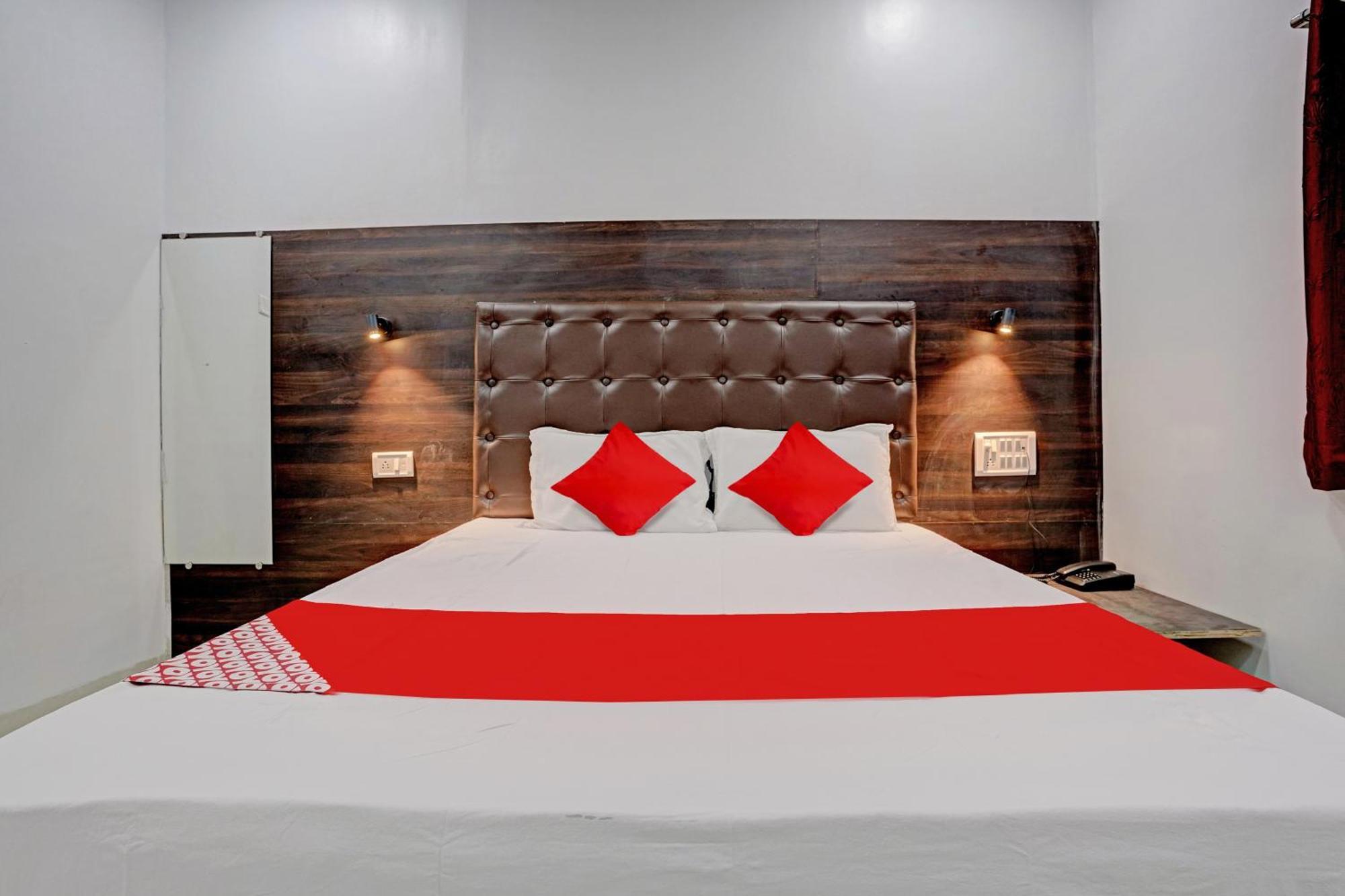 O Nithyanand Hotel 3*