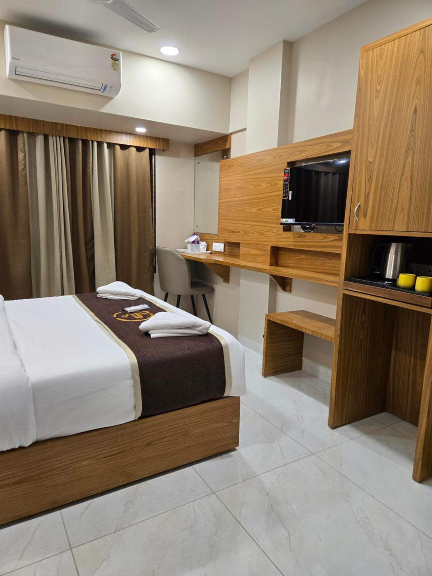 Hotel Galaxy Bkc 2*