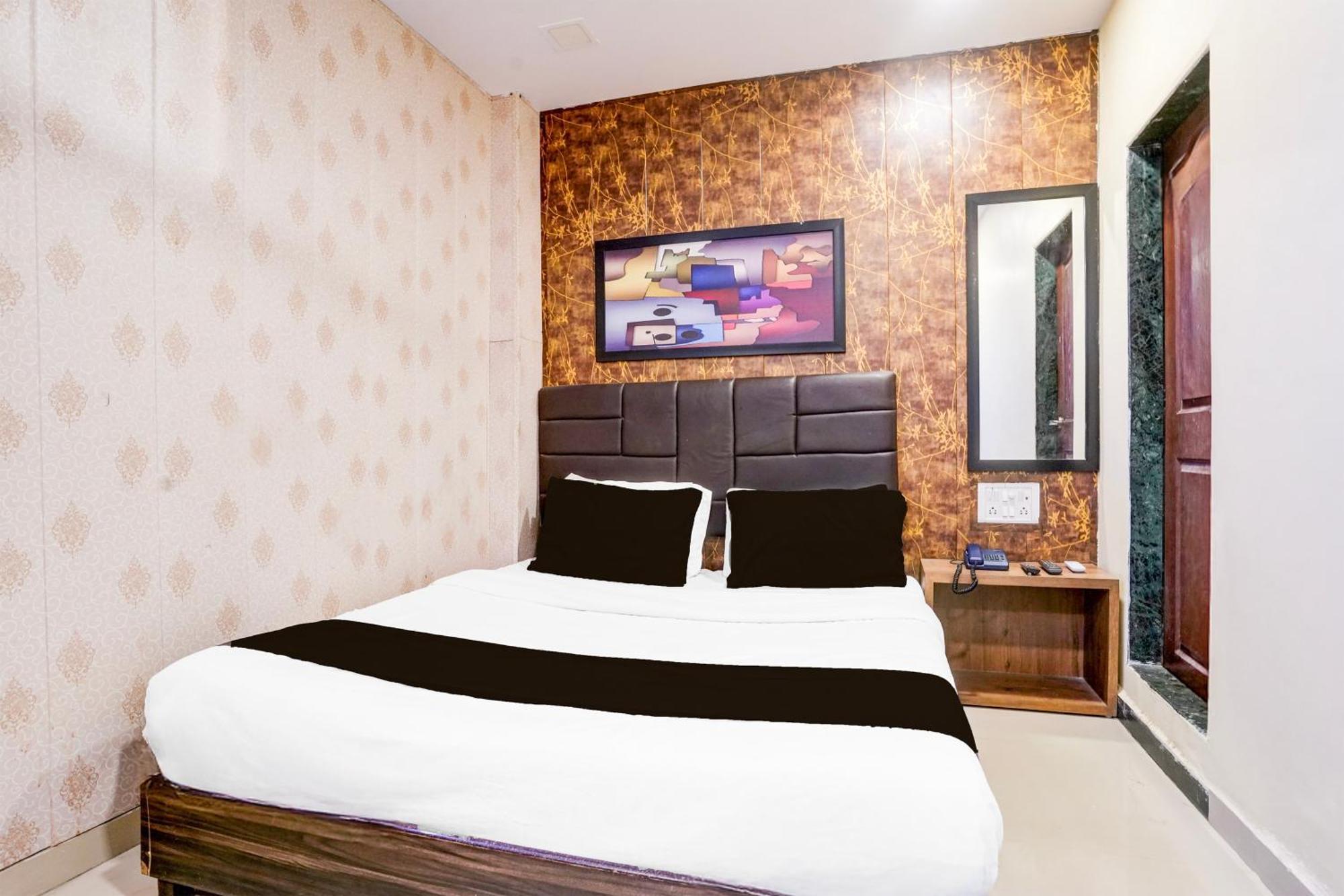 Hotel O Aksa Mumbai