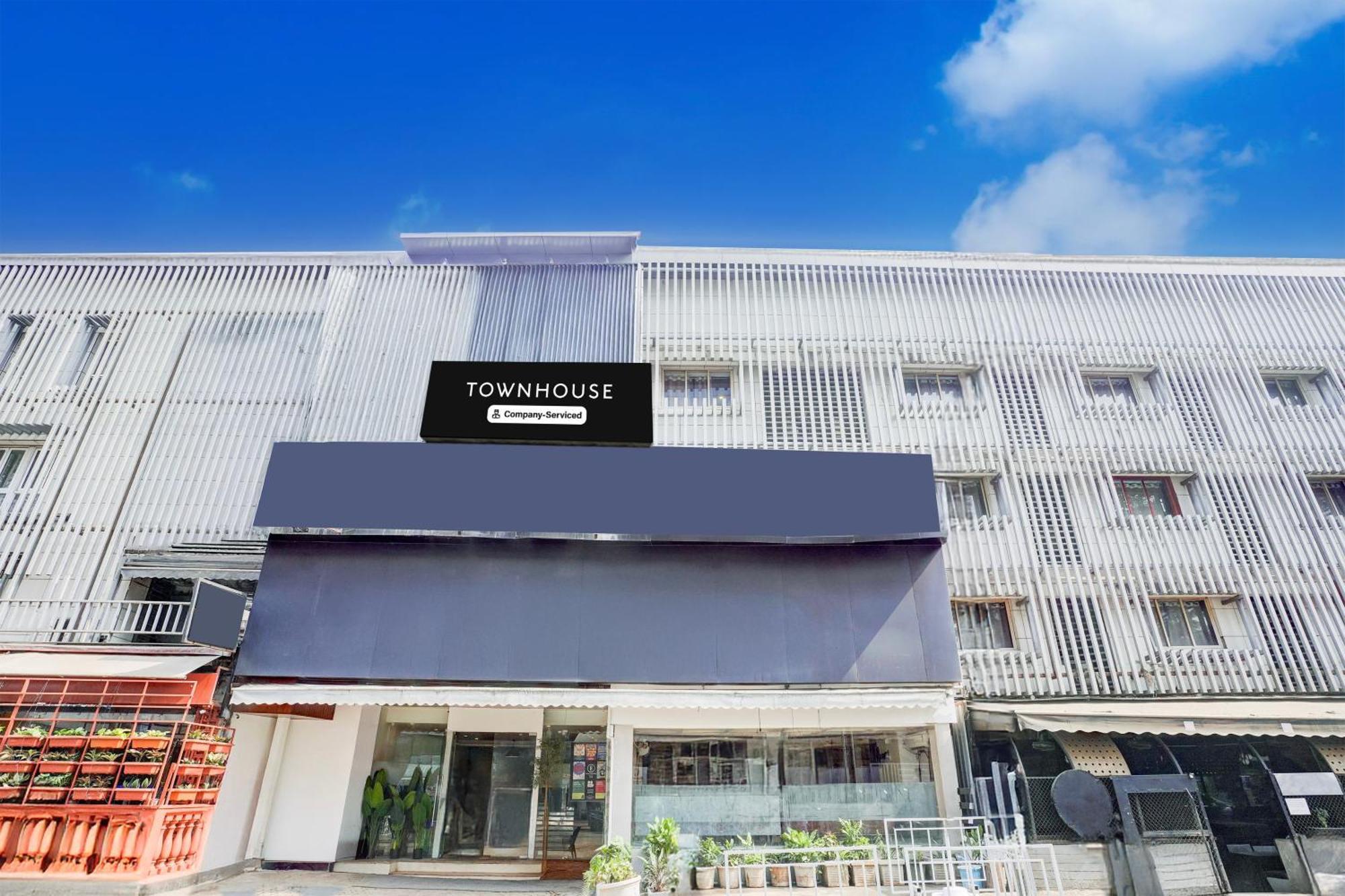 Super Townhouse Khar The Habitat Hotel *