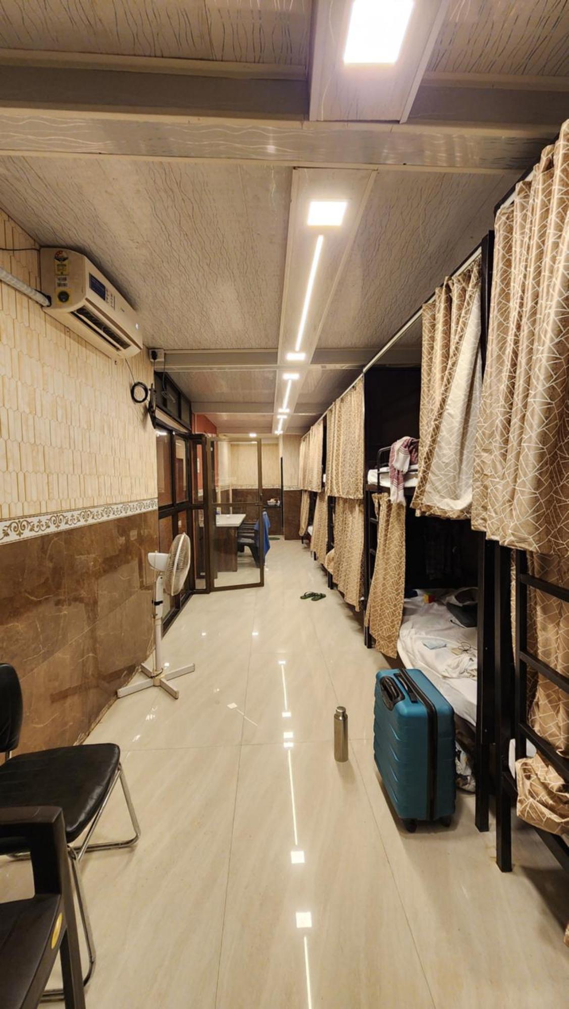 Hostel Mens *