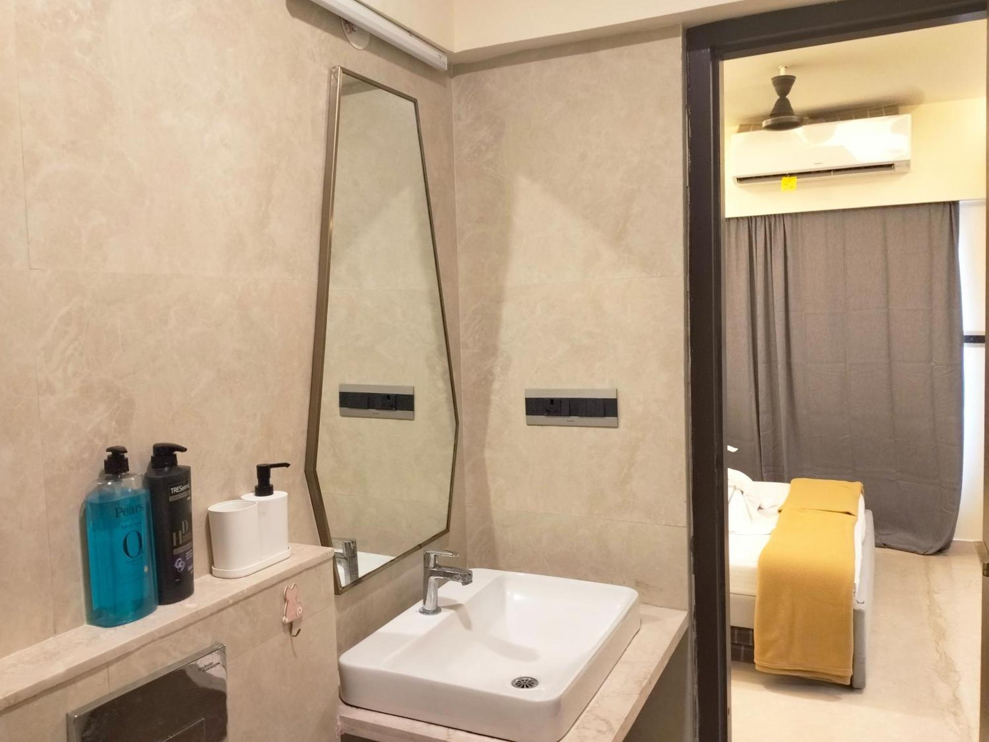 1br Service In Bkc Apartment *
