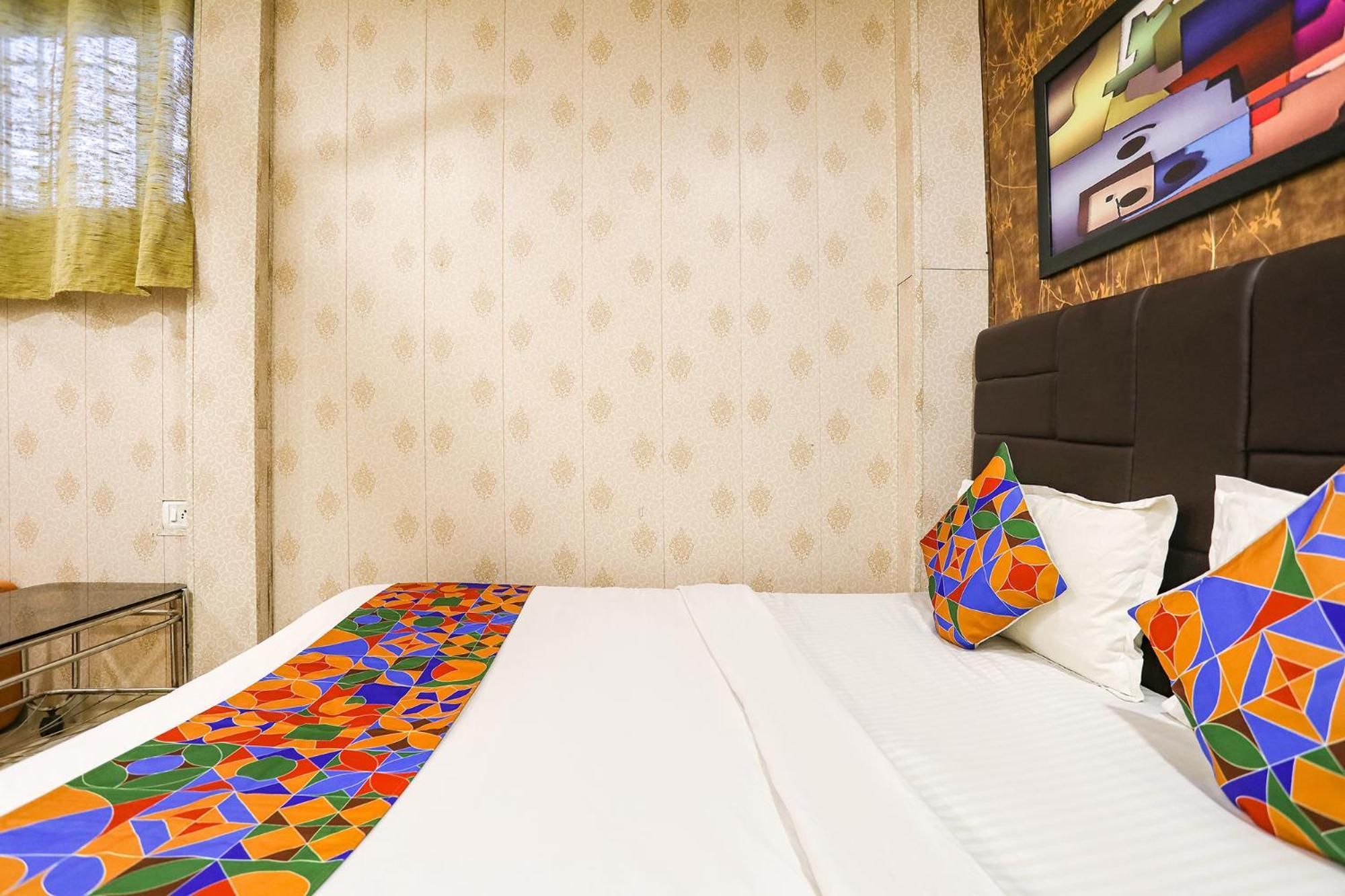 Hotel Fabexpress Aksa - Nr Kokilaben