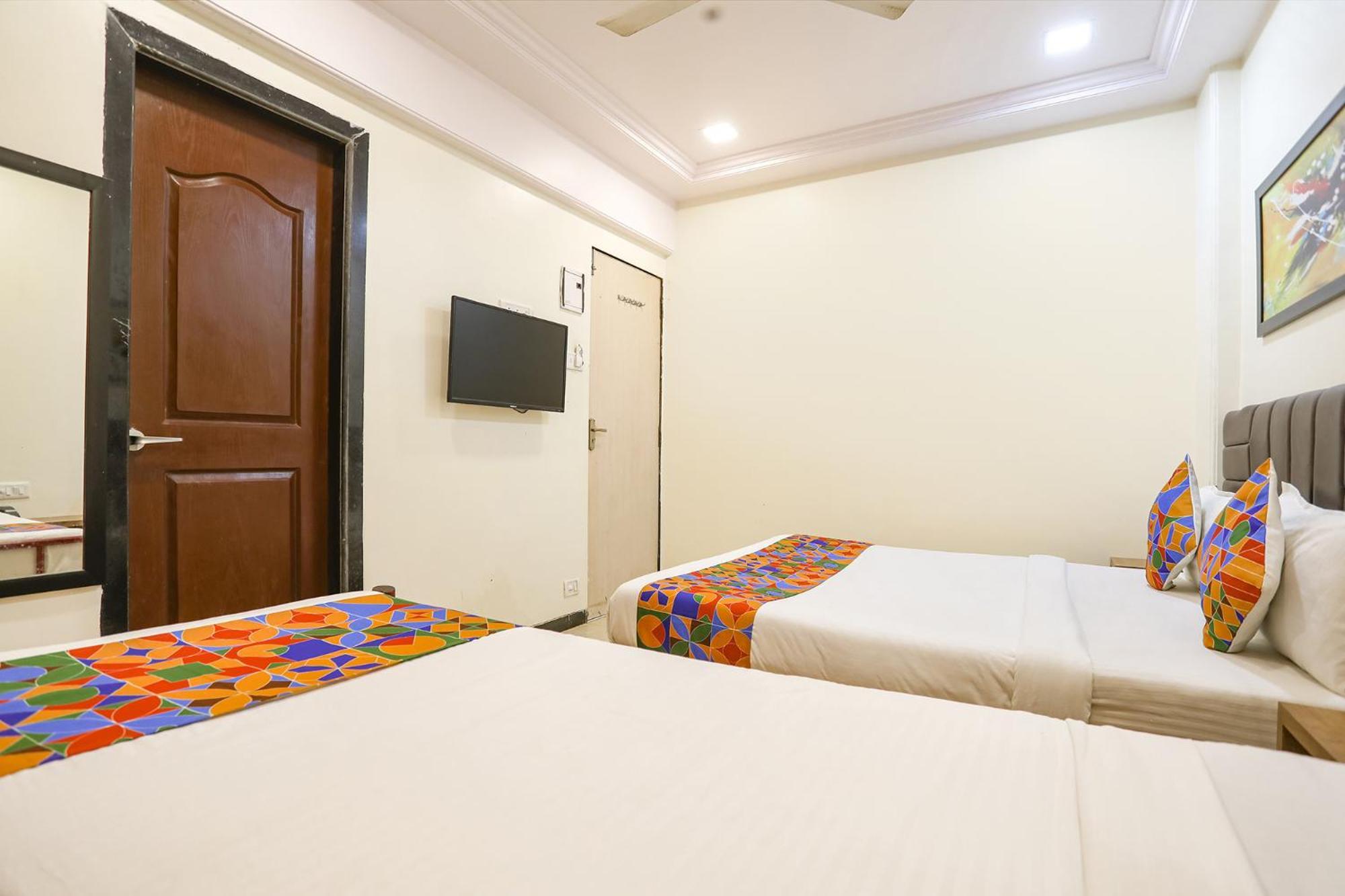 Fabexpress Aksa - Nr Kokilaben Hotel Mumbai