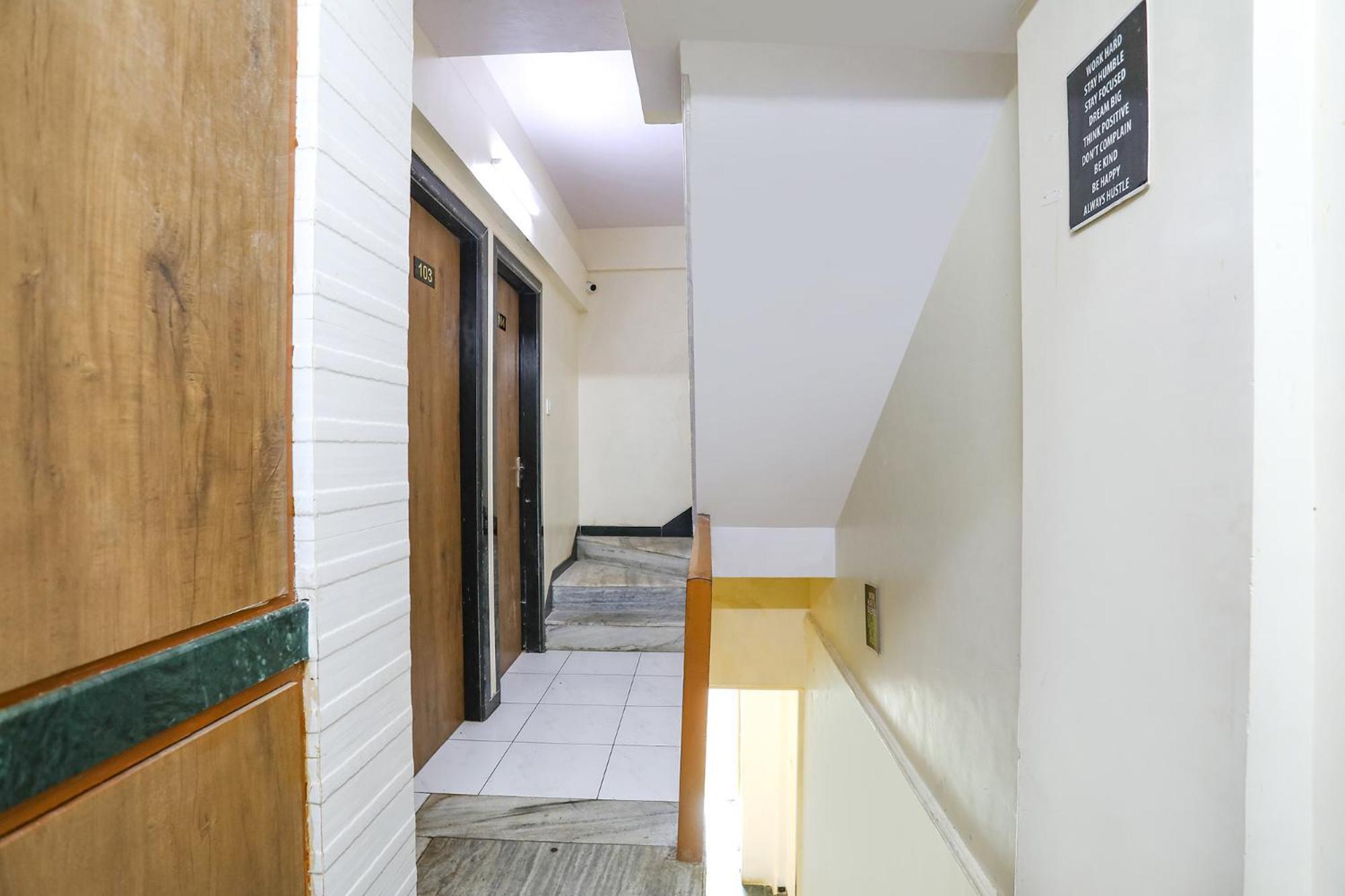 Fabexpress Aksa - Nr Kokilaben Hotel 2*