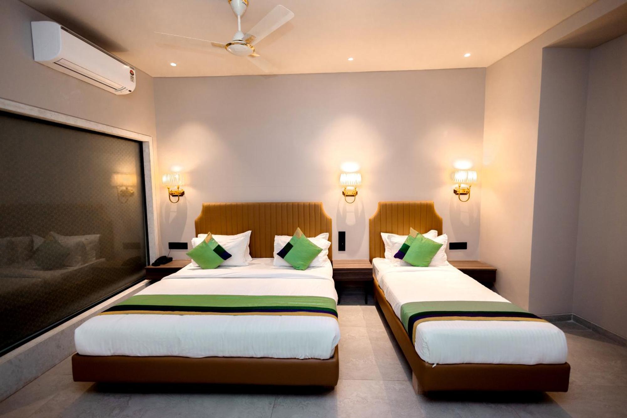 Golden Tulipz Hotel