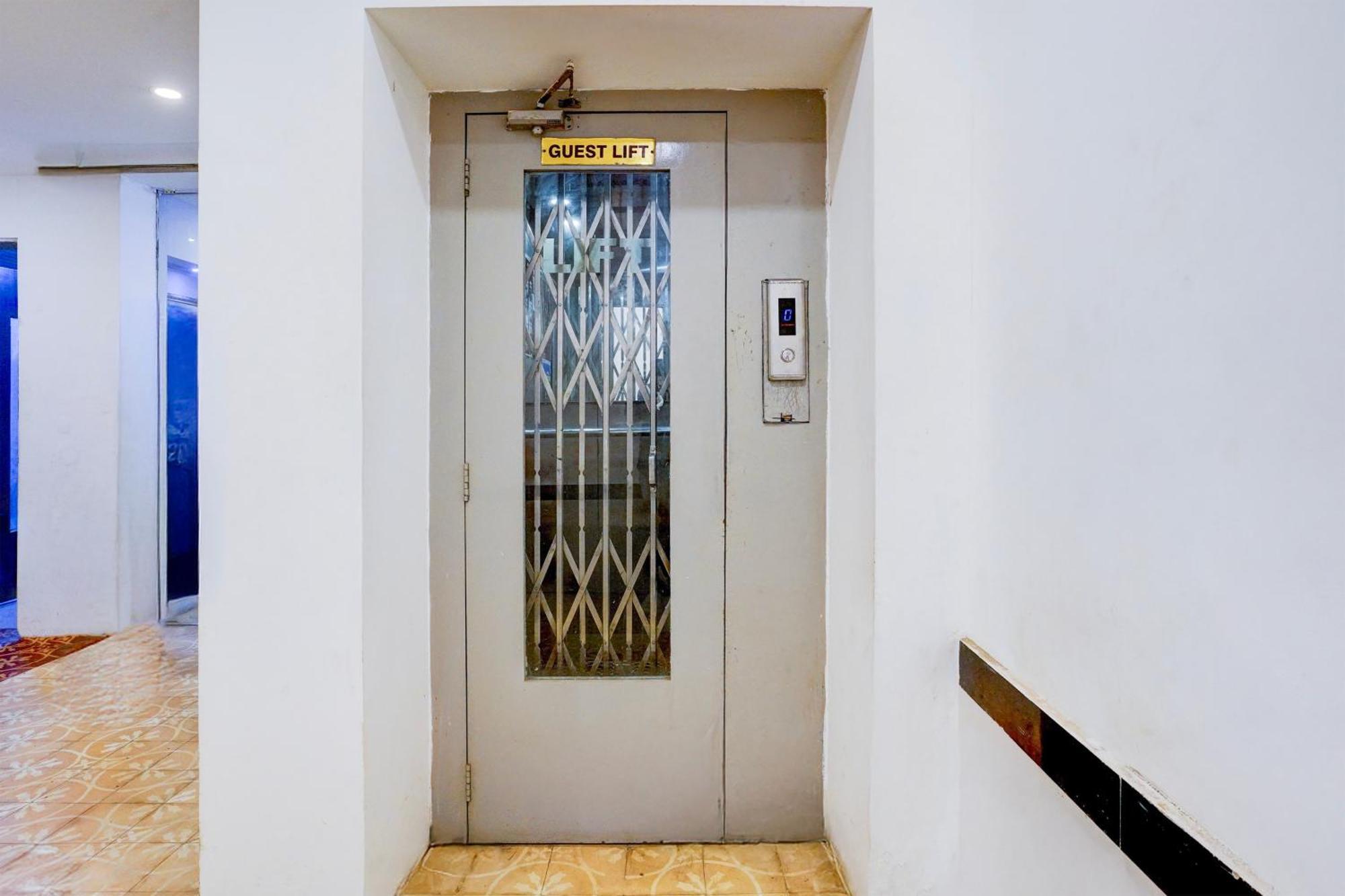 Hotel Super Townhouse Khar The Habitat