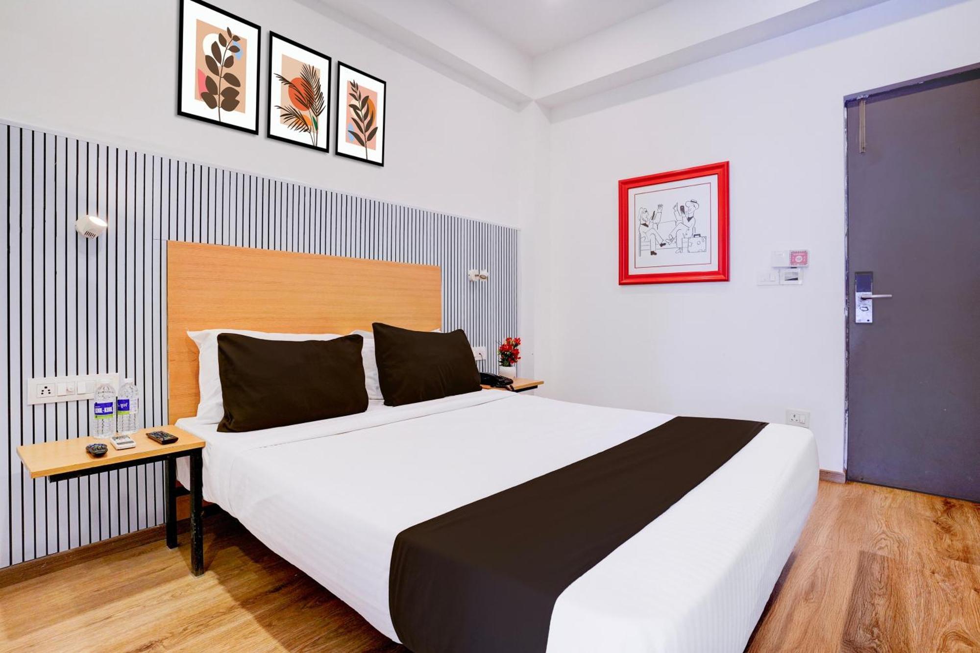 Super Townhouse Khar The Habitat Hotel *