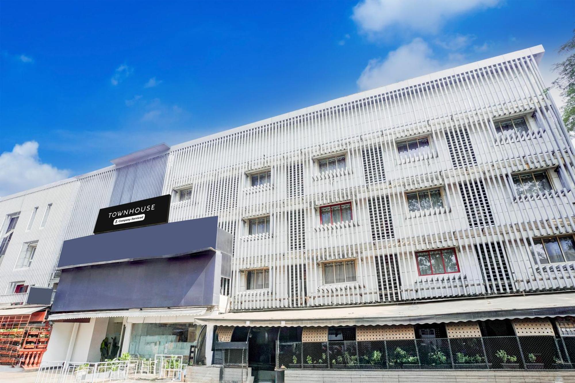 Super Townhouse Khar The Habitat Hotel Mumbai