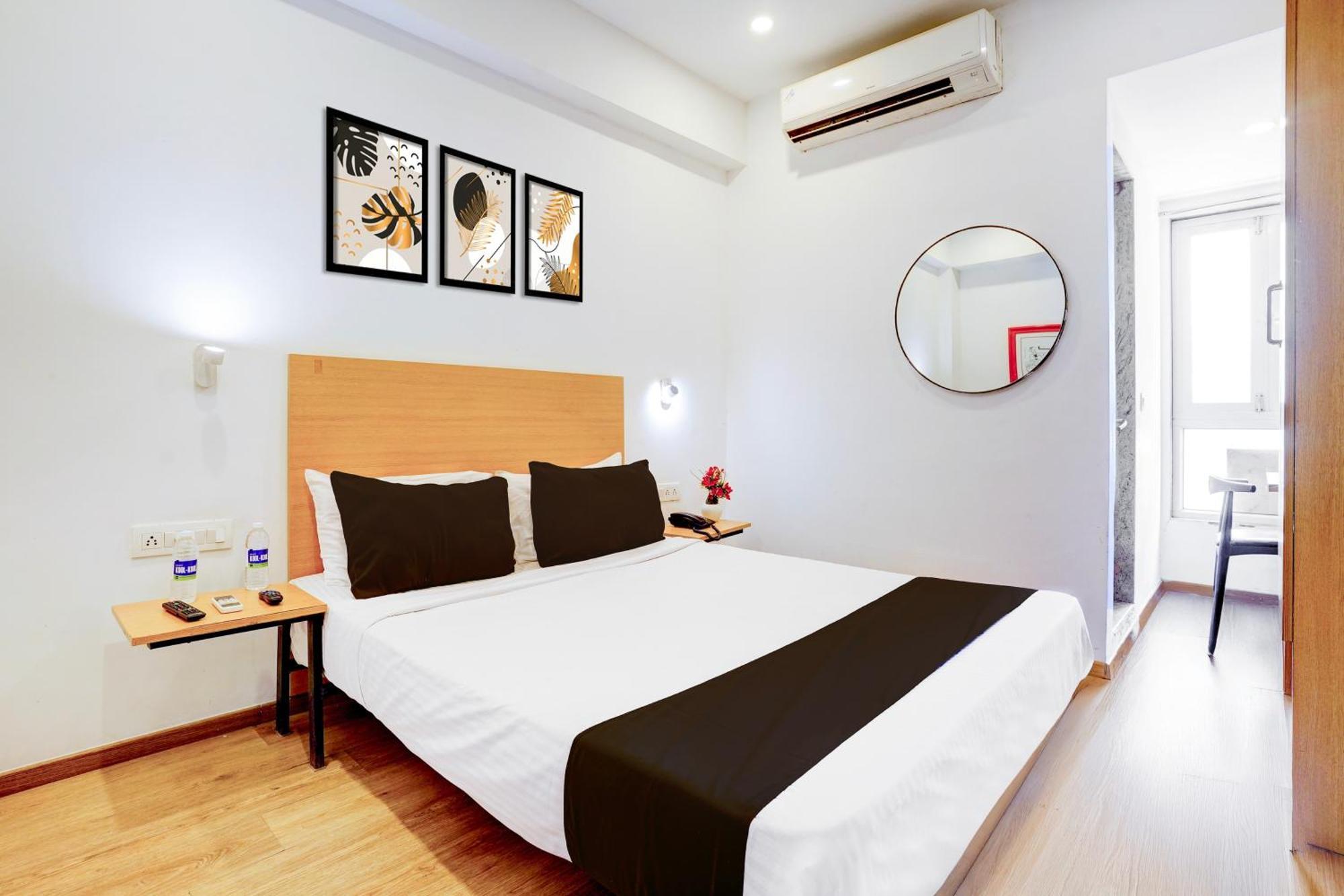 Super Townhouse Khar The Habitat Hotel *