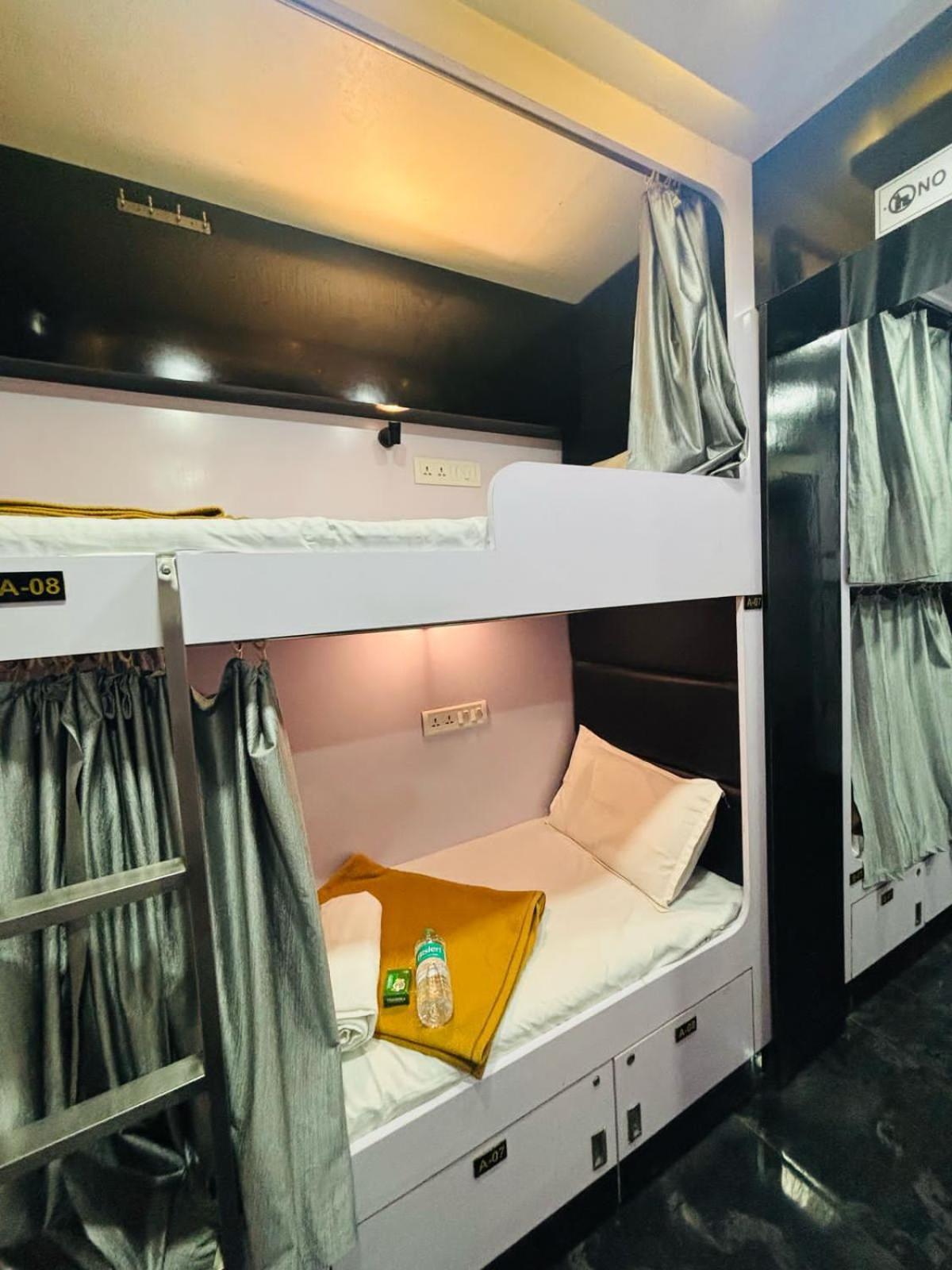 Hostel New Address -1 Min-seepz Metro Station *