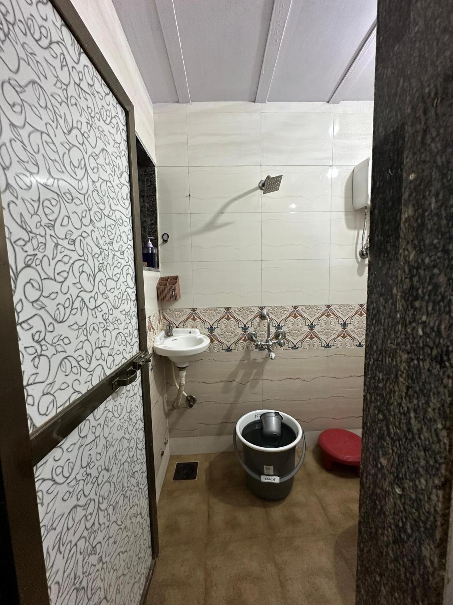 Apartment 1bhk-entire Near Kokilaben Dhirubhai Ambani Hospital Andheri W Mumbai