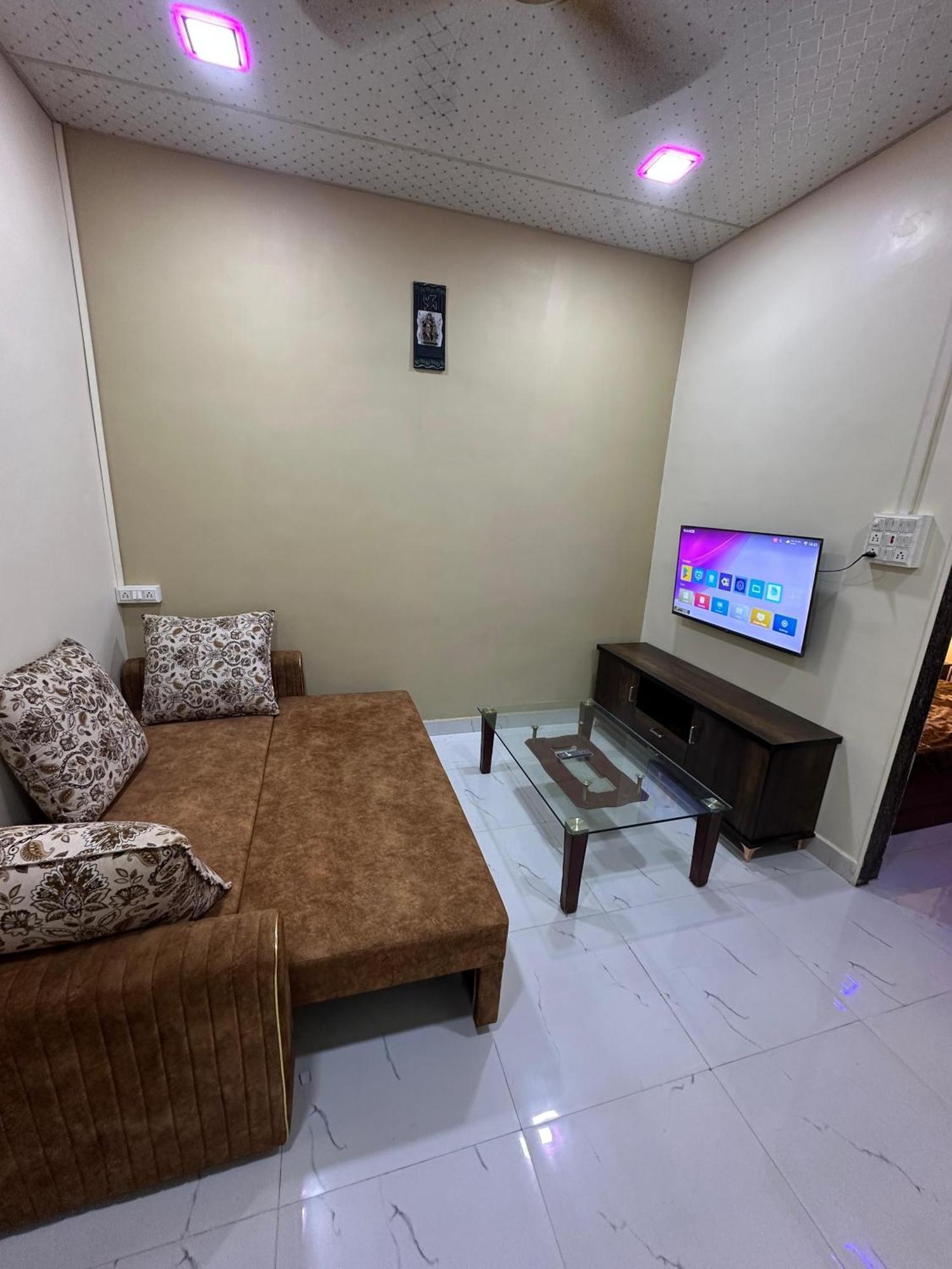 1bhk-entire Near Kokilaben Dhirubhai Ambani Hospital Andheri W Apartment