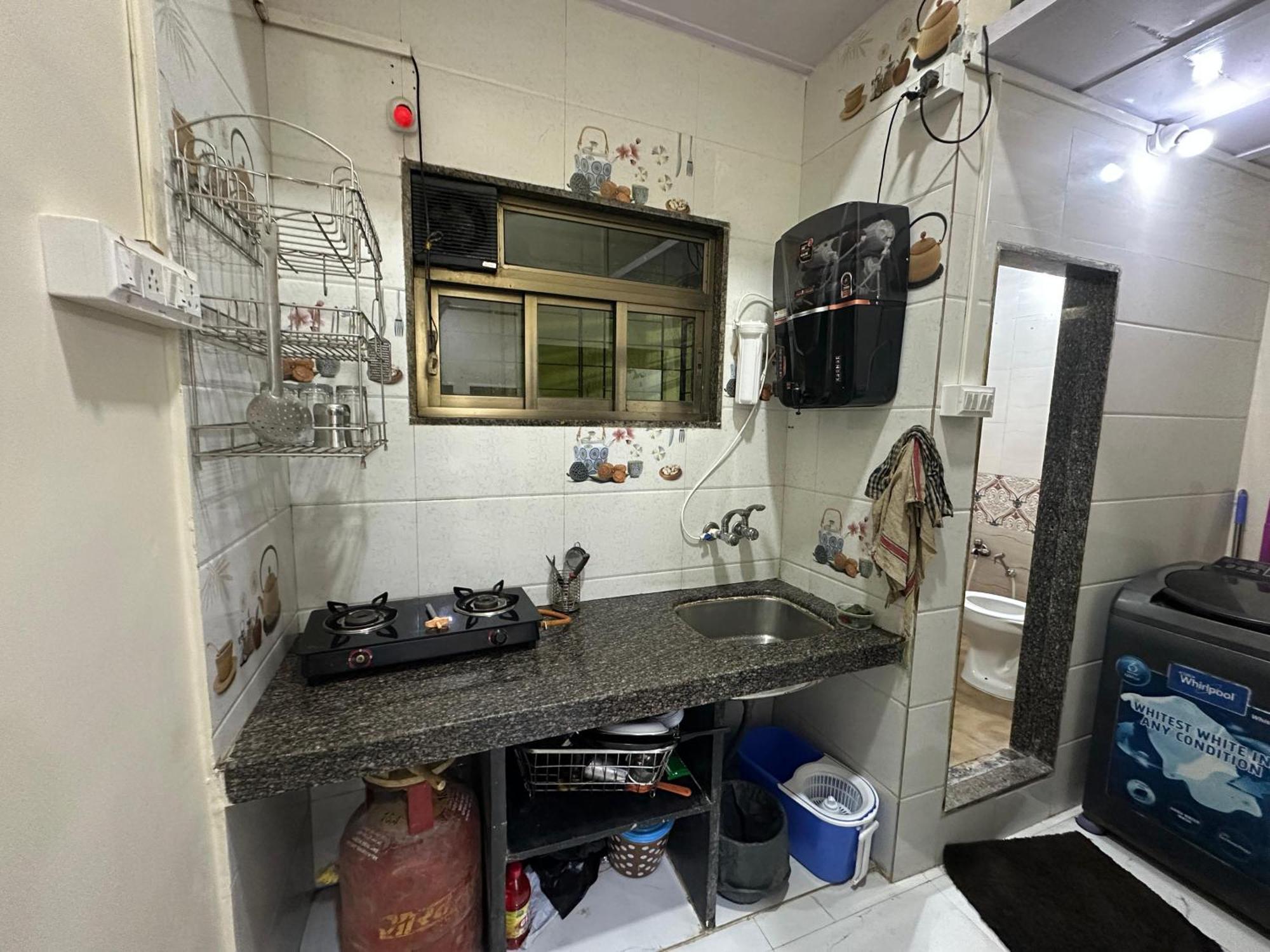 Apartment 1bhk-entire Near Kokilaben Dhirubhai Ambani Hospital Andheri W
