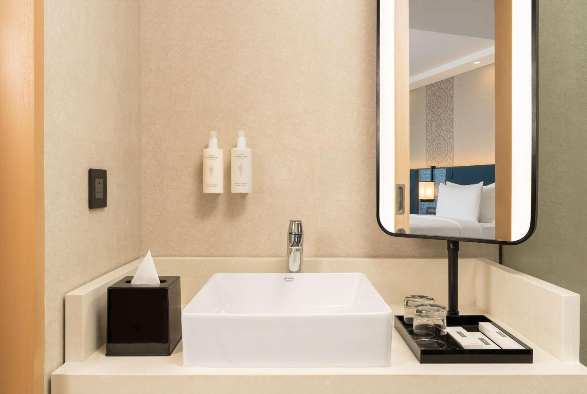 Hilton Garden International Airport Hotel 5*