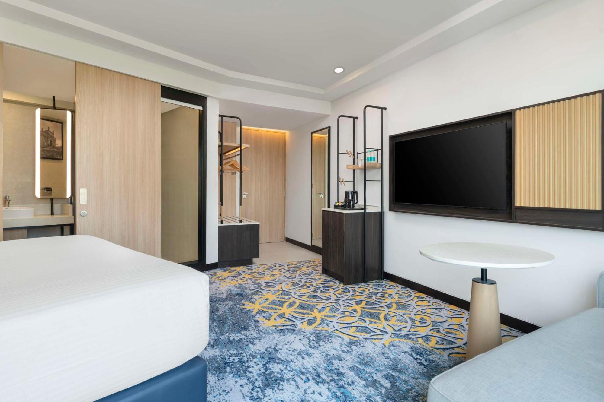 Hilton Garden International Airport 5*