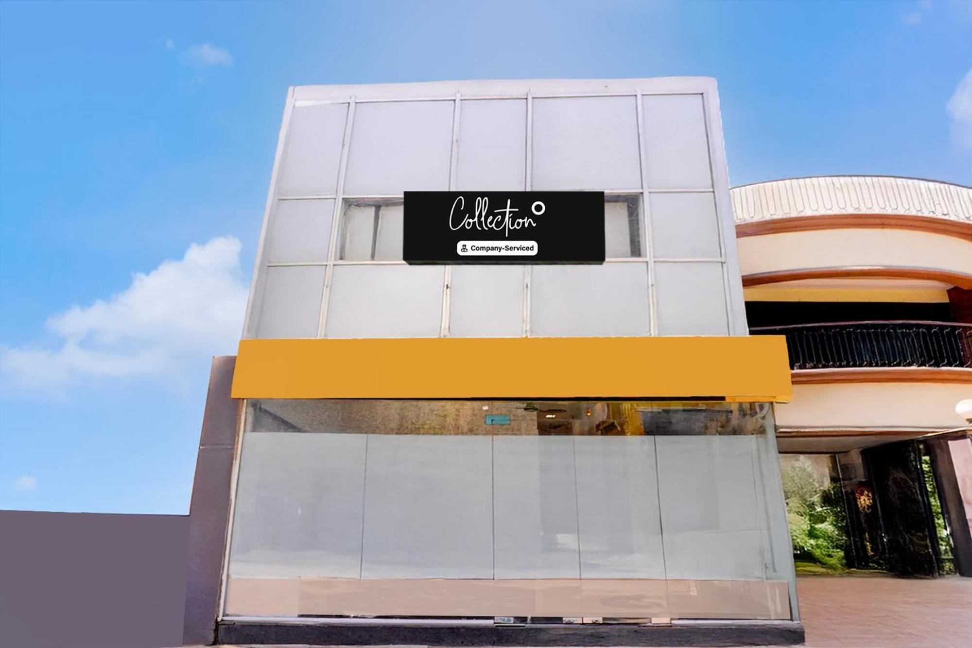 Hotel Collection O Andheri West Near Kokilaben Hospital 3*