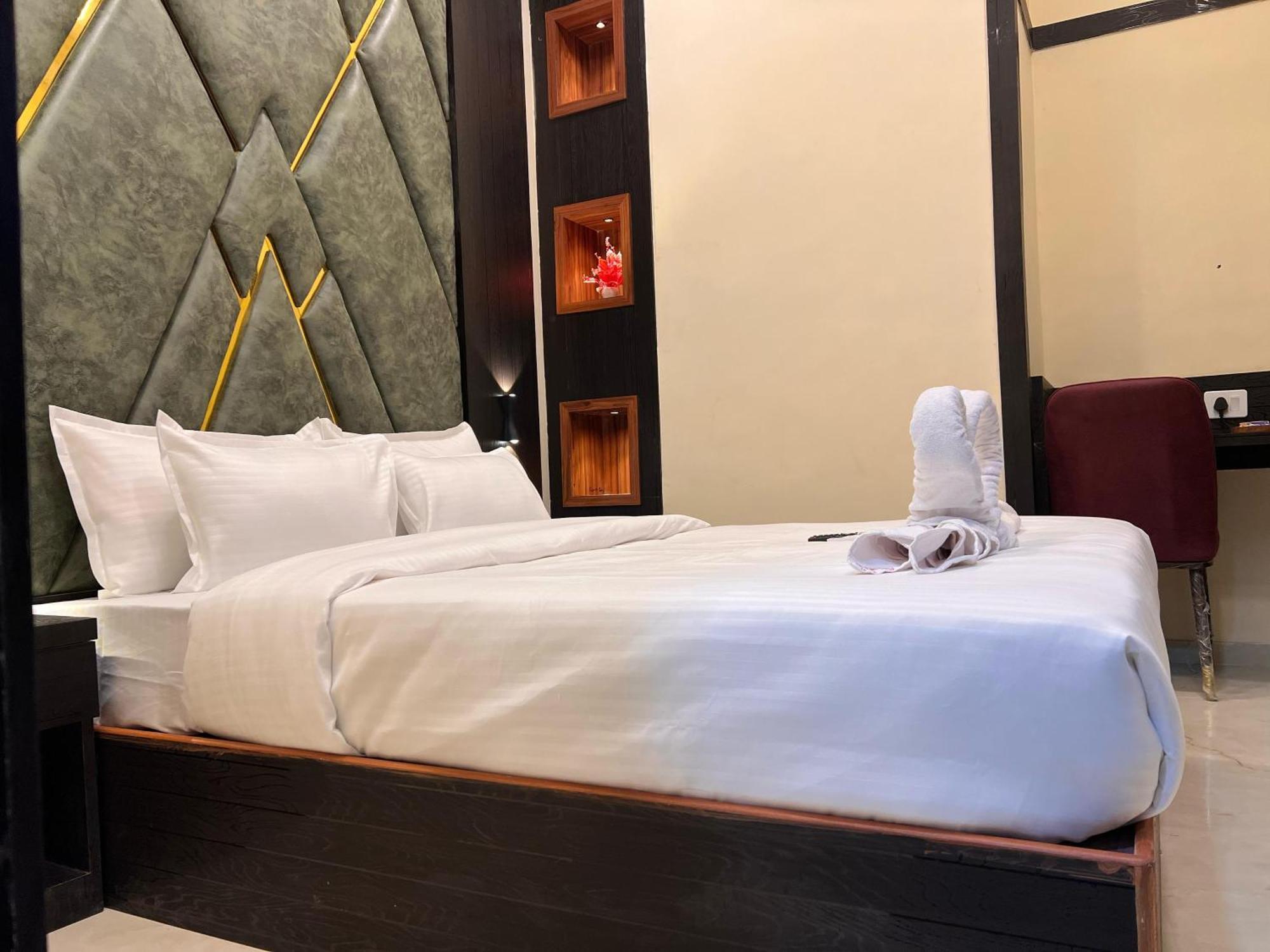 Sky Suite-sahar Cargo And Intl Airport * Mumbai