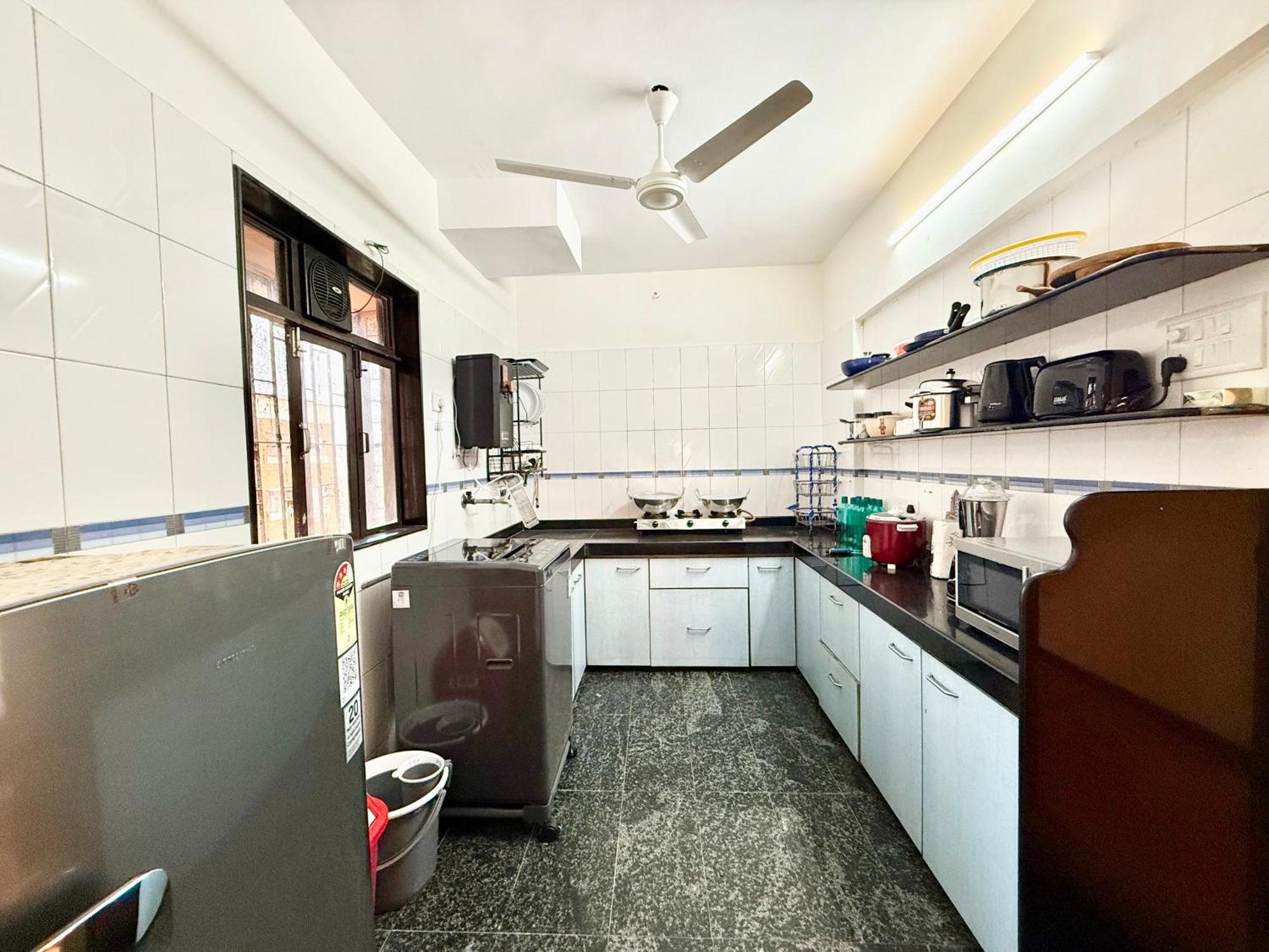 Apartment Lovely 3bhk Serviced Near Iskcon Temple, Juhu
