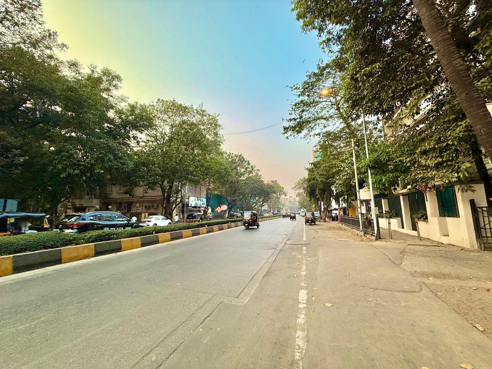 Apartment Lovely 3bhk Serviced Near Iskcon Temple, Juhu