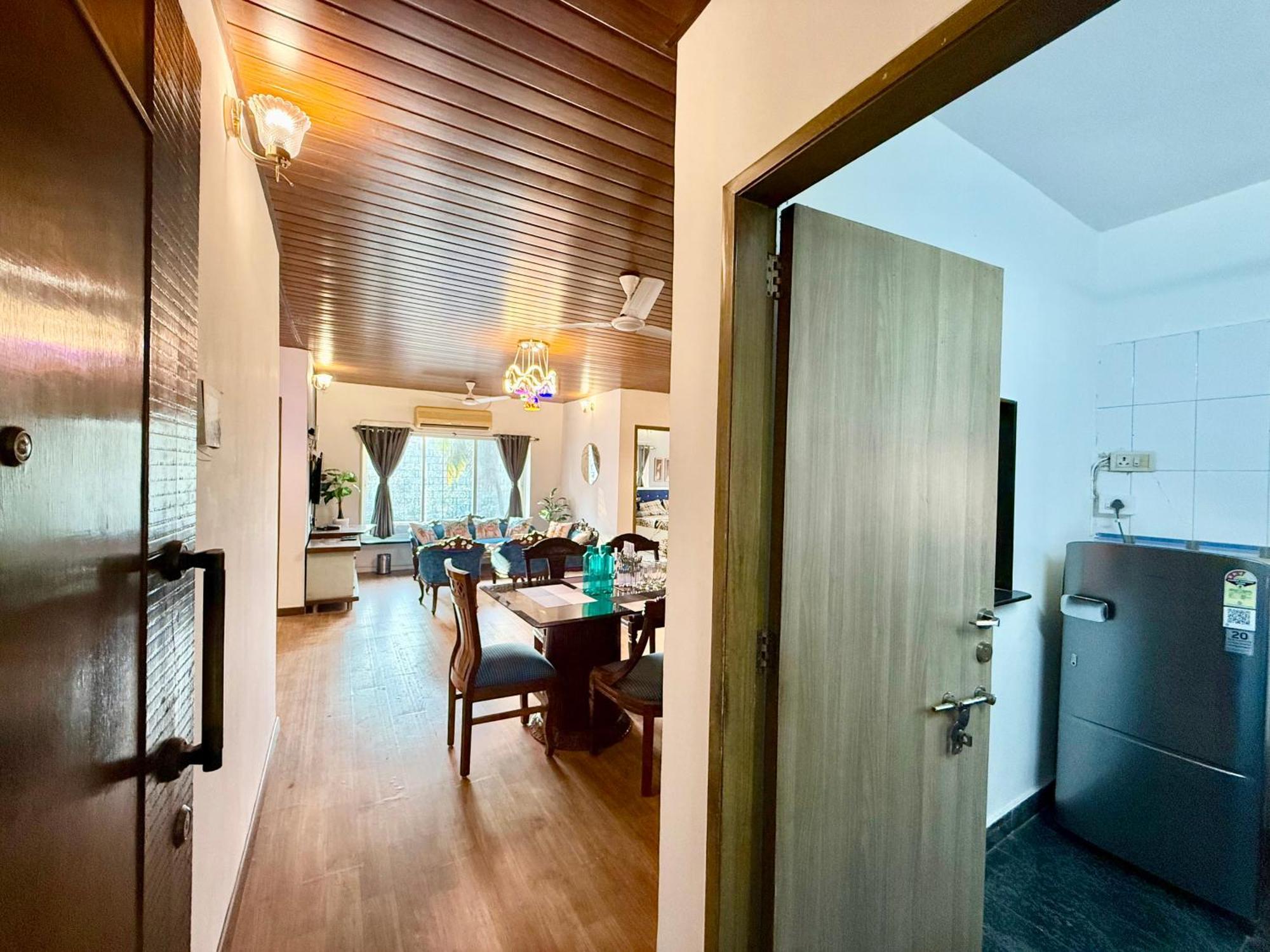 Lovely 3bhk Serviced Near Iskcon Temple, Juhu Apartment Mumbai