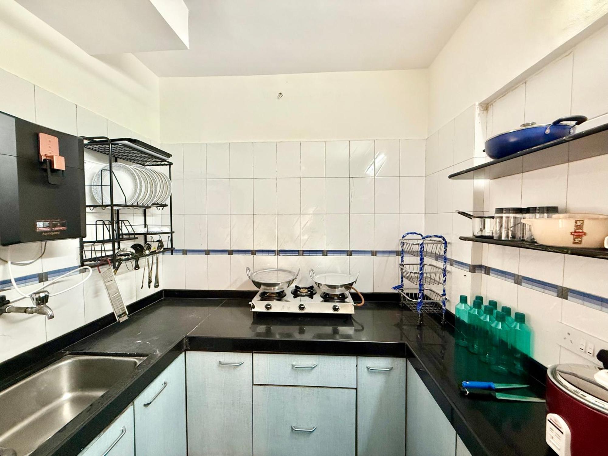 Lovely 3bhk Serviced Near Iskcon Temple, Juhu Apartment *
