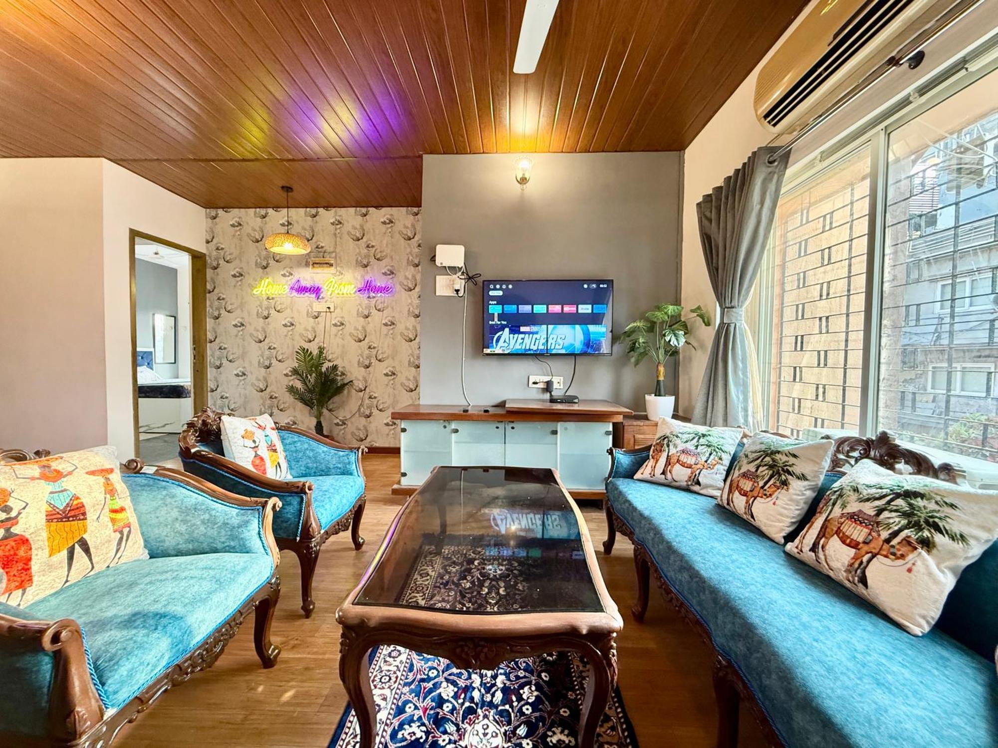 Lovely 3bhk Serviced Near Iskcon Temple, Juhu Apartment *