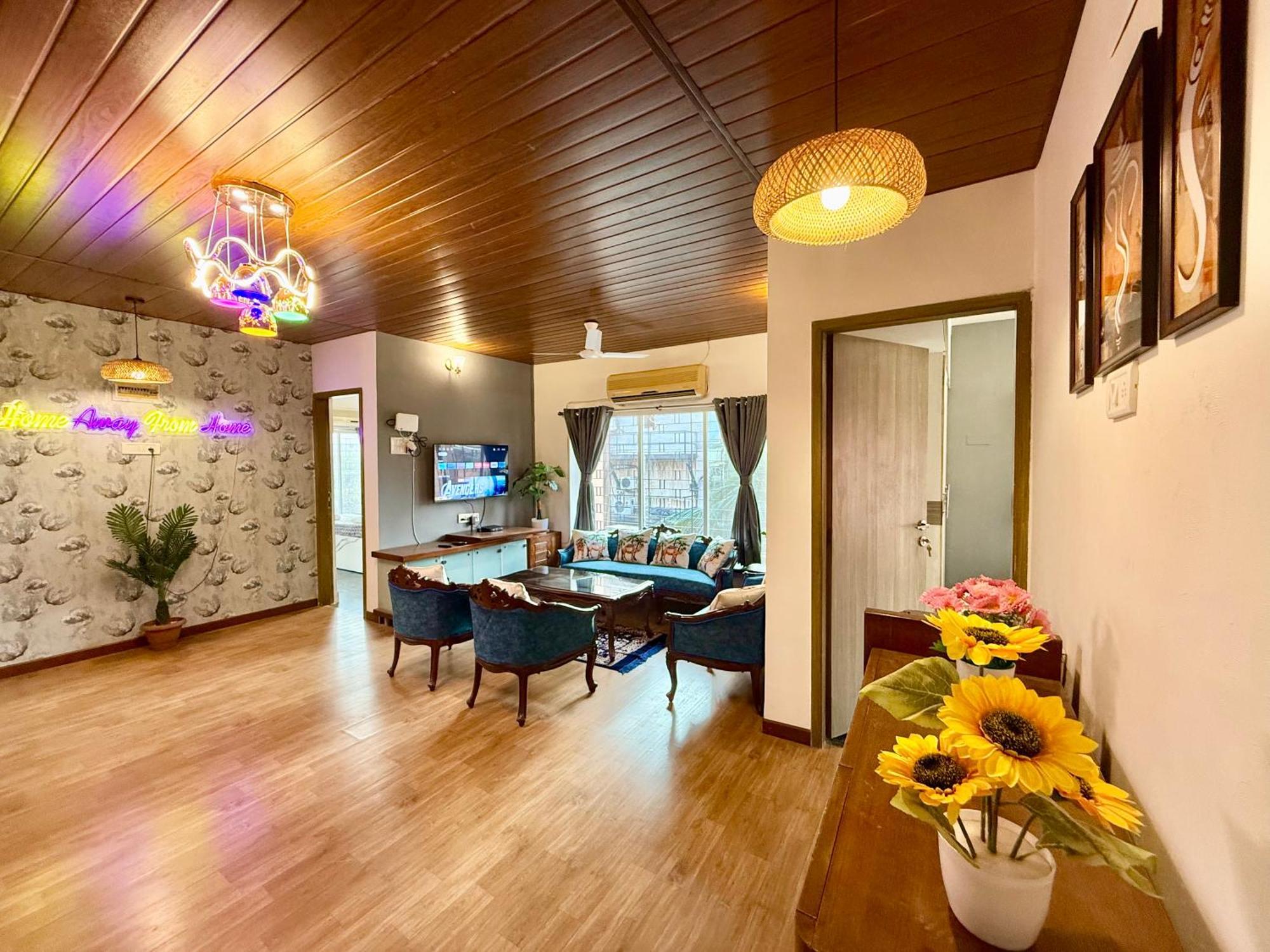 Lovely 3bhk Serviced Near Iskcon Temple, Juhu