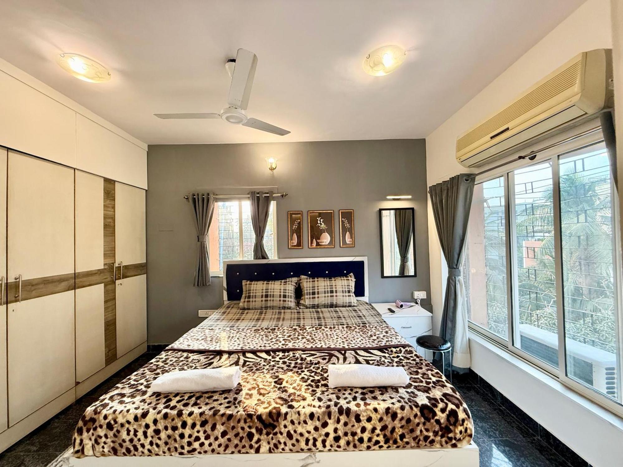 Lovely 3bhk Serviced Near Iskcon Temple, Juhu Apartment Mumbai
