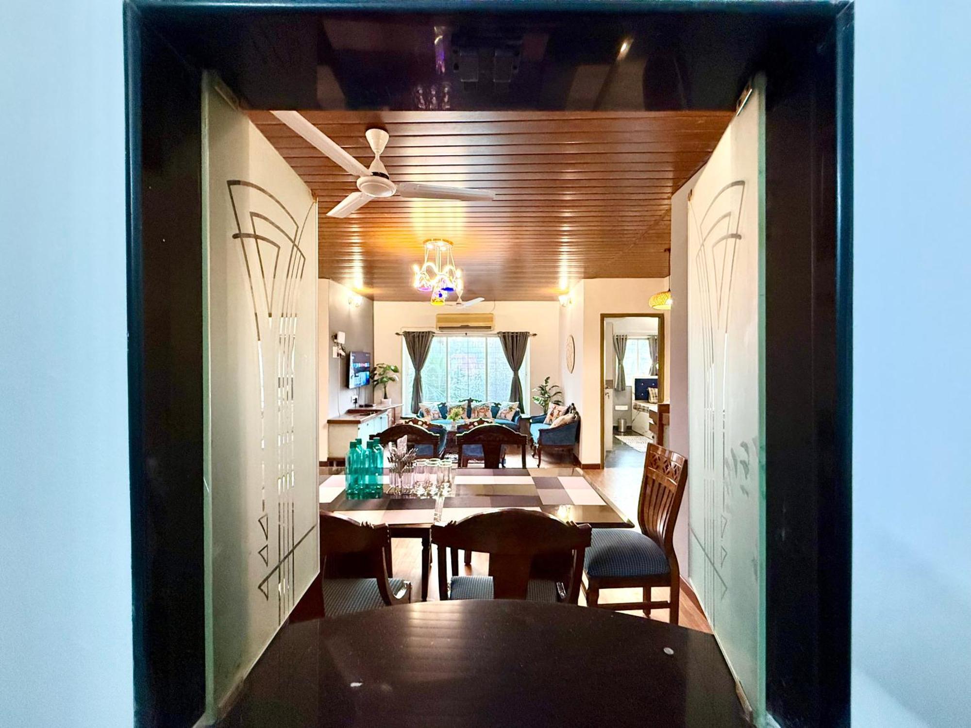 Lovely 3bhk Serviced Near Iskcon Temple, Juhu Apartment
