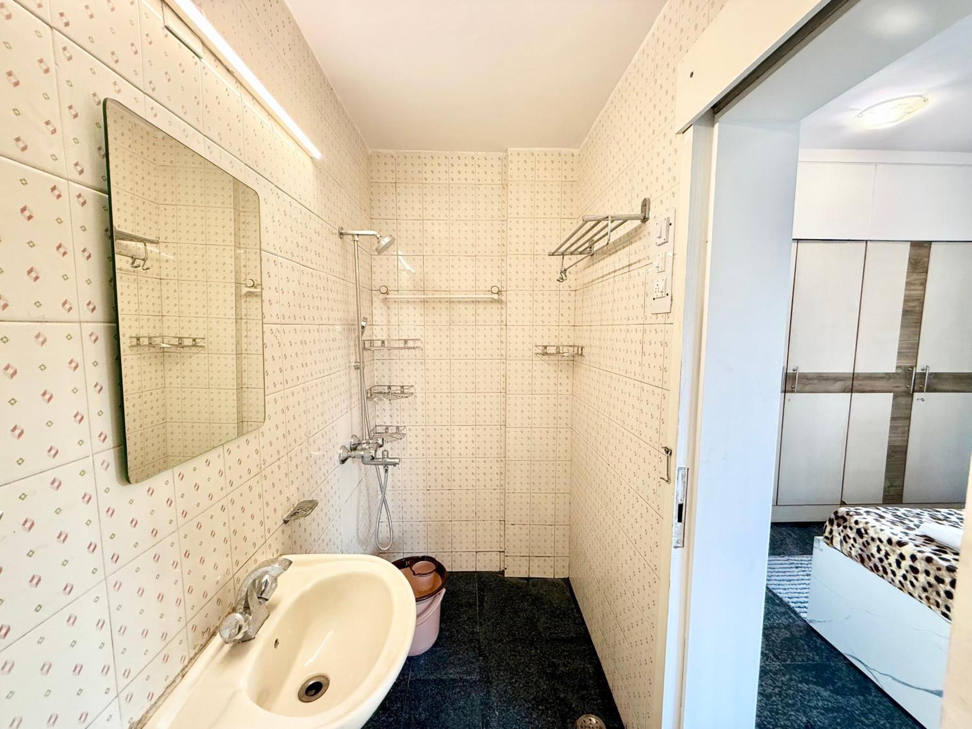 Apartment Lovely 3bhk Serviced Near Iskcon Temple, Juhu