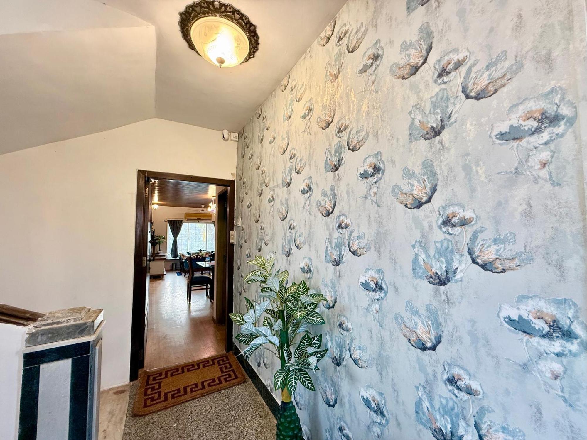 Lovely 3bhk Serviced Near Iskcon Temple, Juhu *