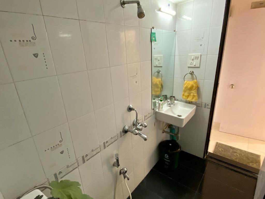 Apartment Entire 3 Bedroom With Balconies Bandra Mumbai
