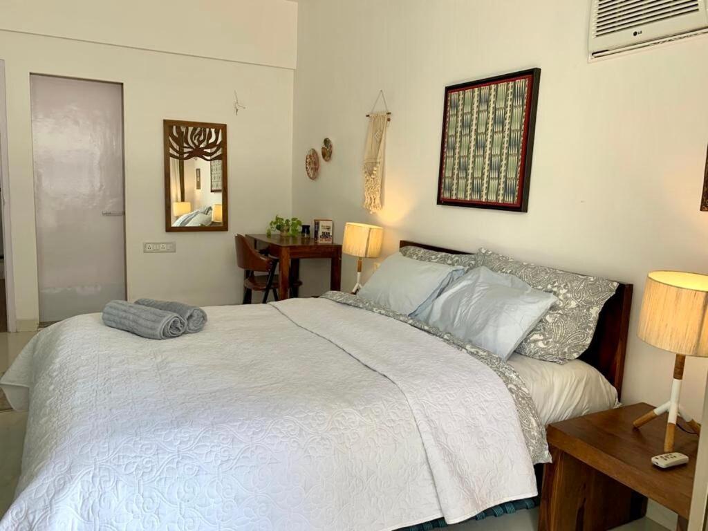 Entire 3 Bedroom With Balconies Bandra * Mumbai