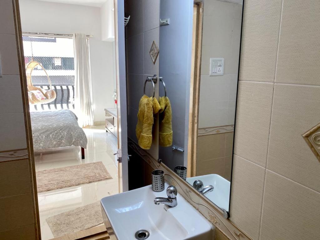 Apartment Entire 3 Bedroom With Balconies Bandra Mumbai